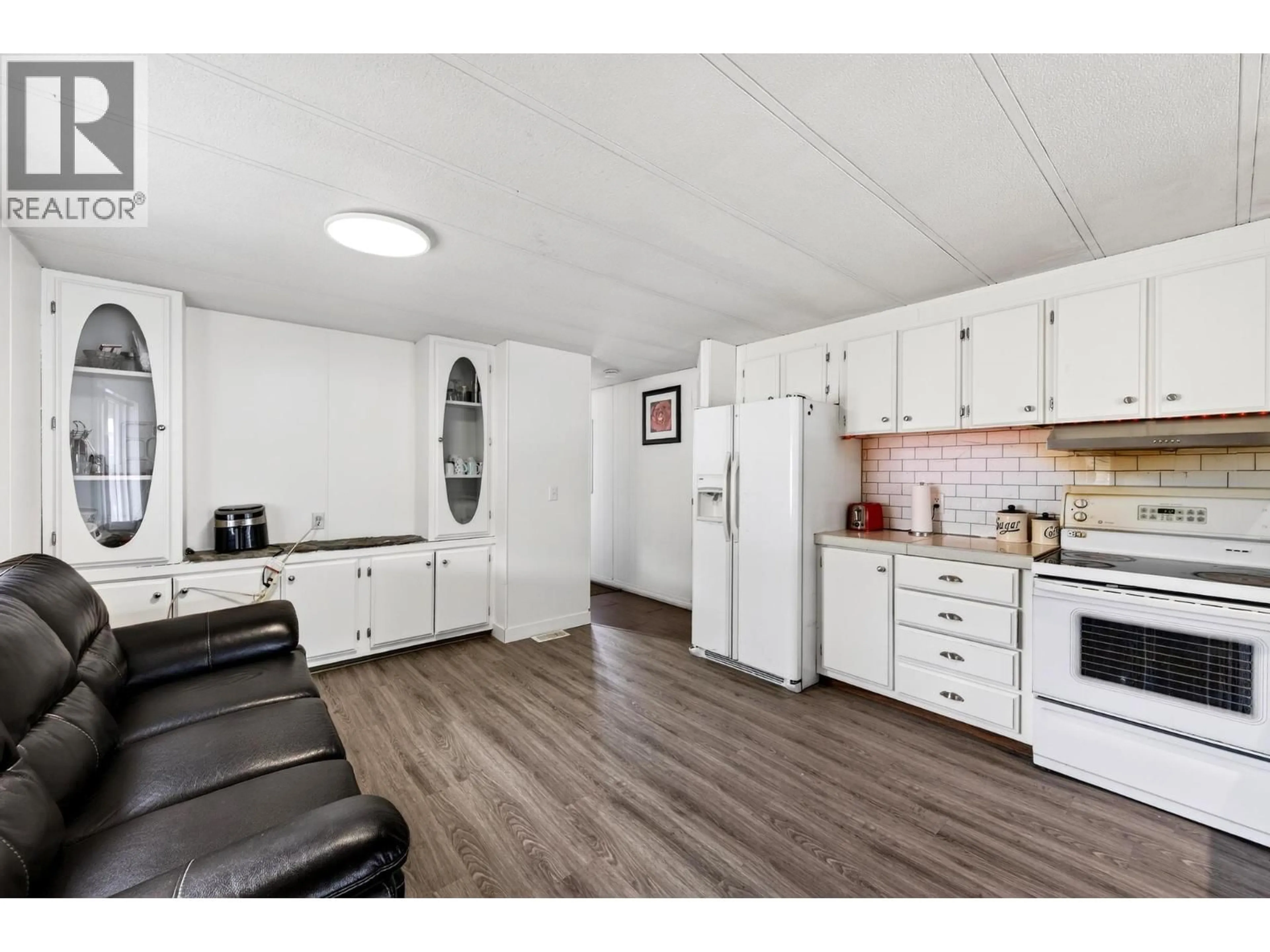 Standard kitchen, unknown for 1055 KING CRESCENT, Golden British Columbia V0H1H0