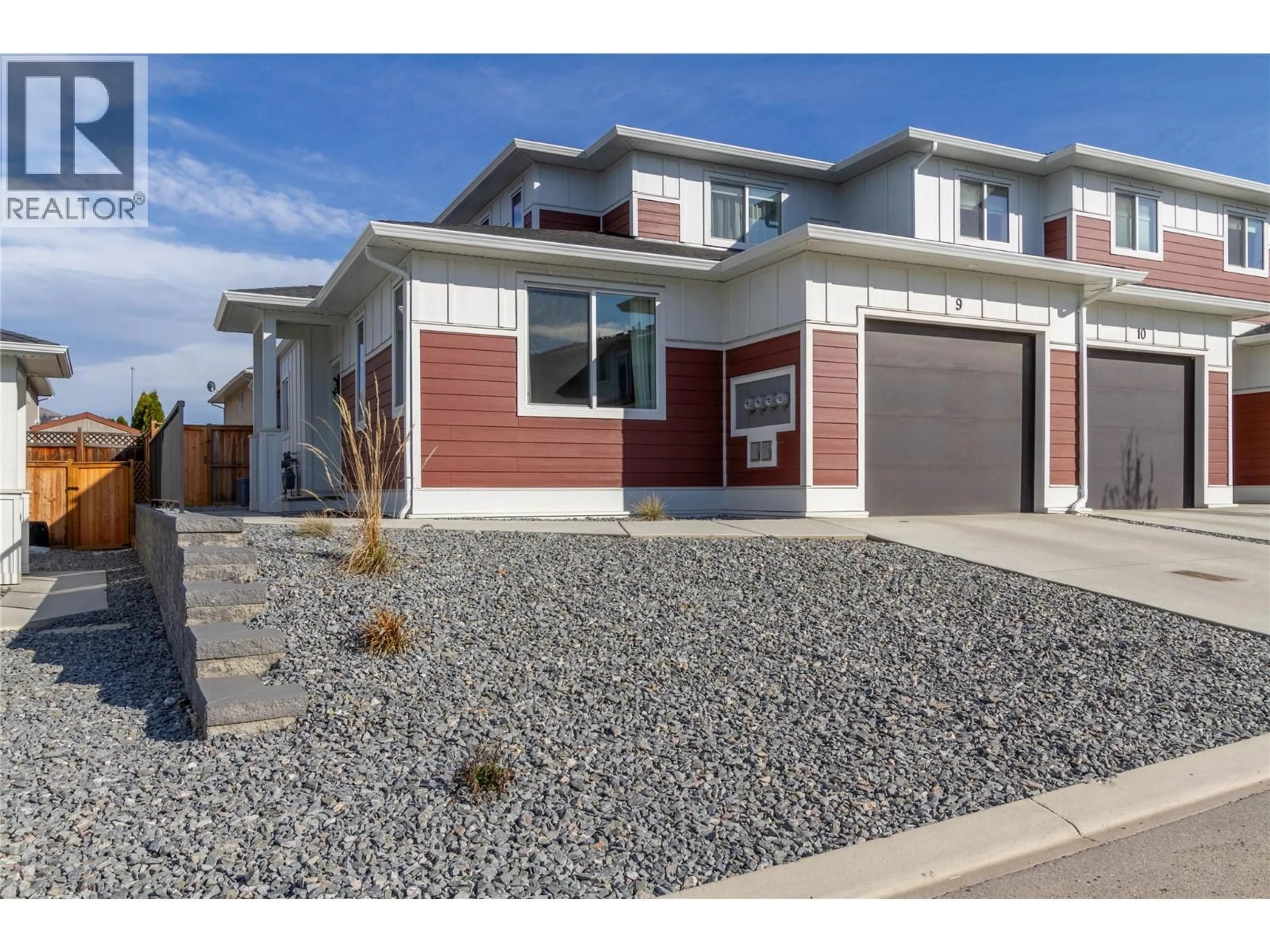 Home with vinyl exterior material, street for 9 - 1999 15 AVENUE, Vernon British Columbia V1T0C6