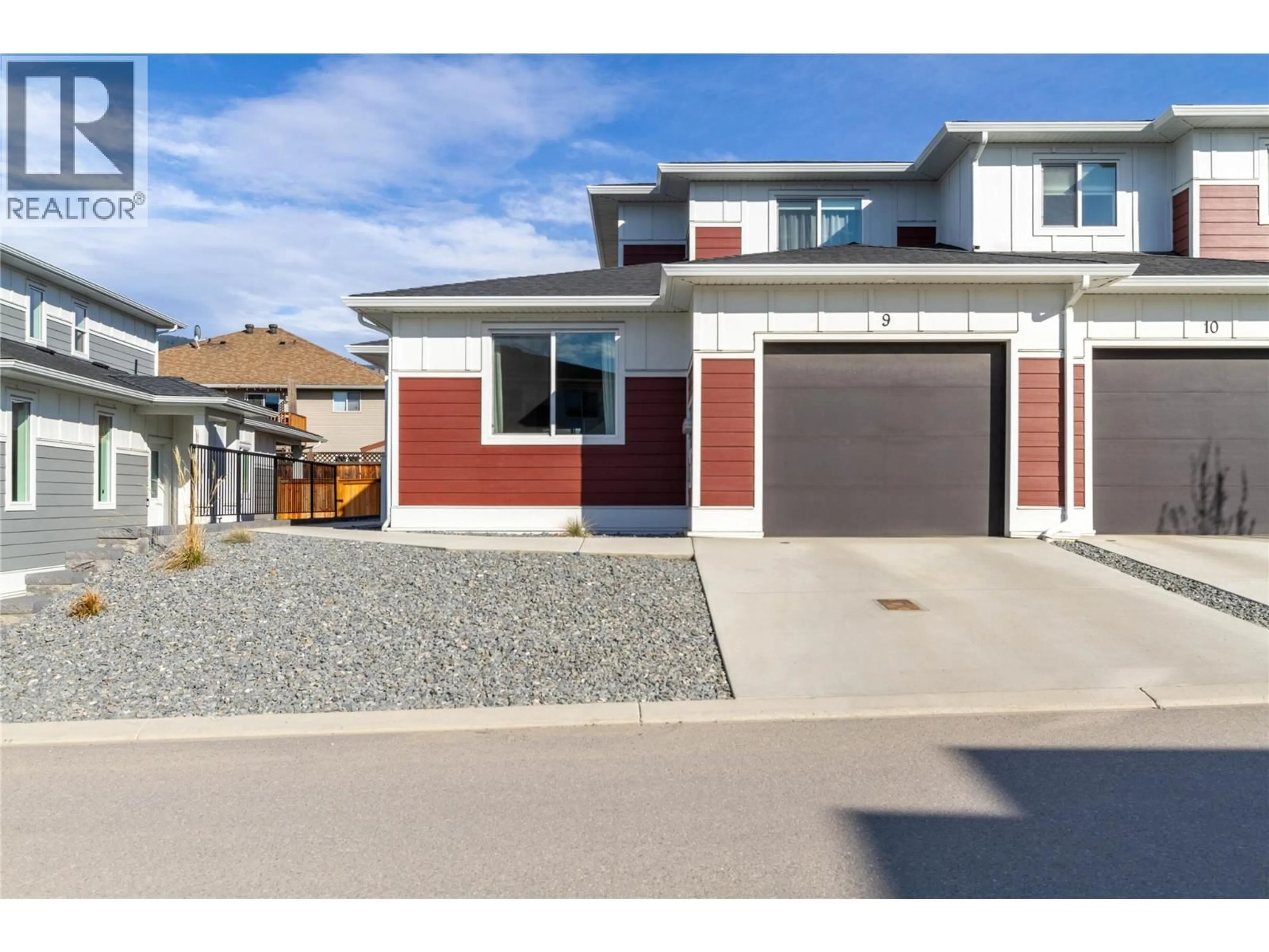 Home with vinyl exterior material, street for 9 - 1999 15 AVENUE, Vernon British Columbia V1T0C6