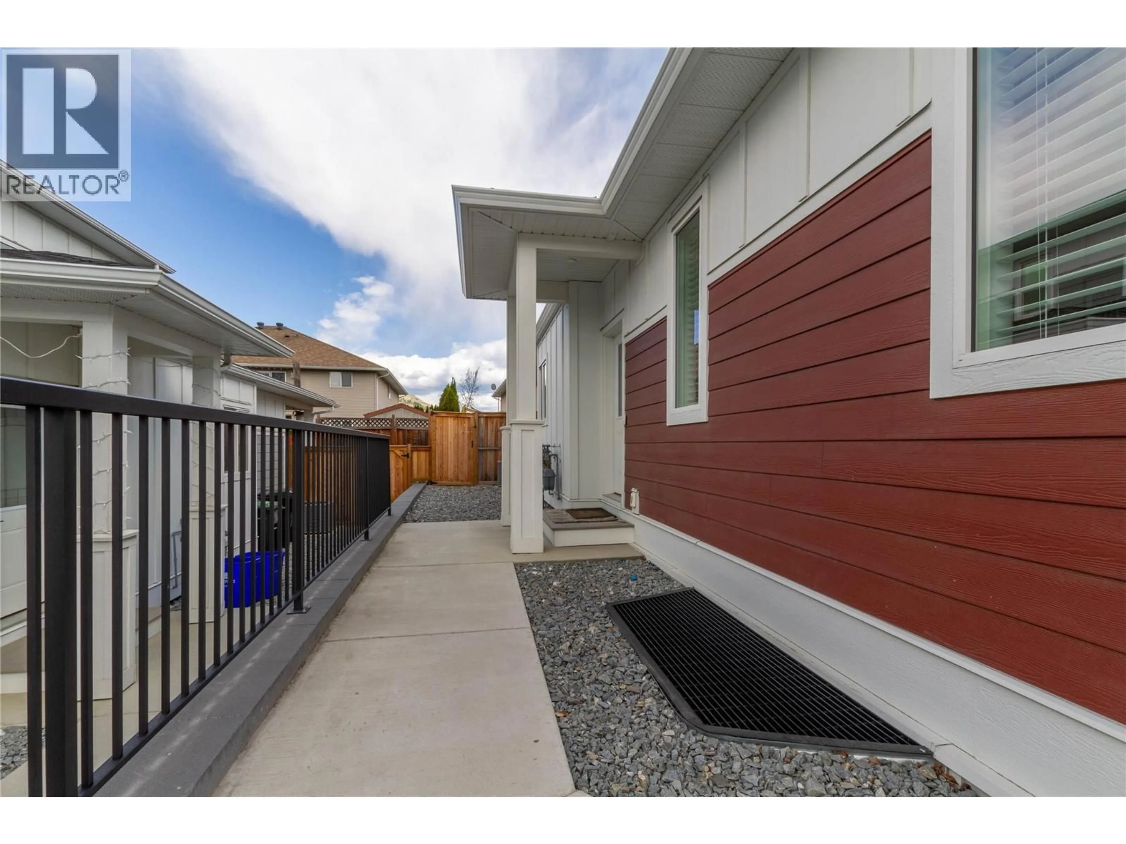 Home with vinyl exterior material, street for 9 - 1999 15 AVENUE, Vernon British Columbia V1T0C6