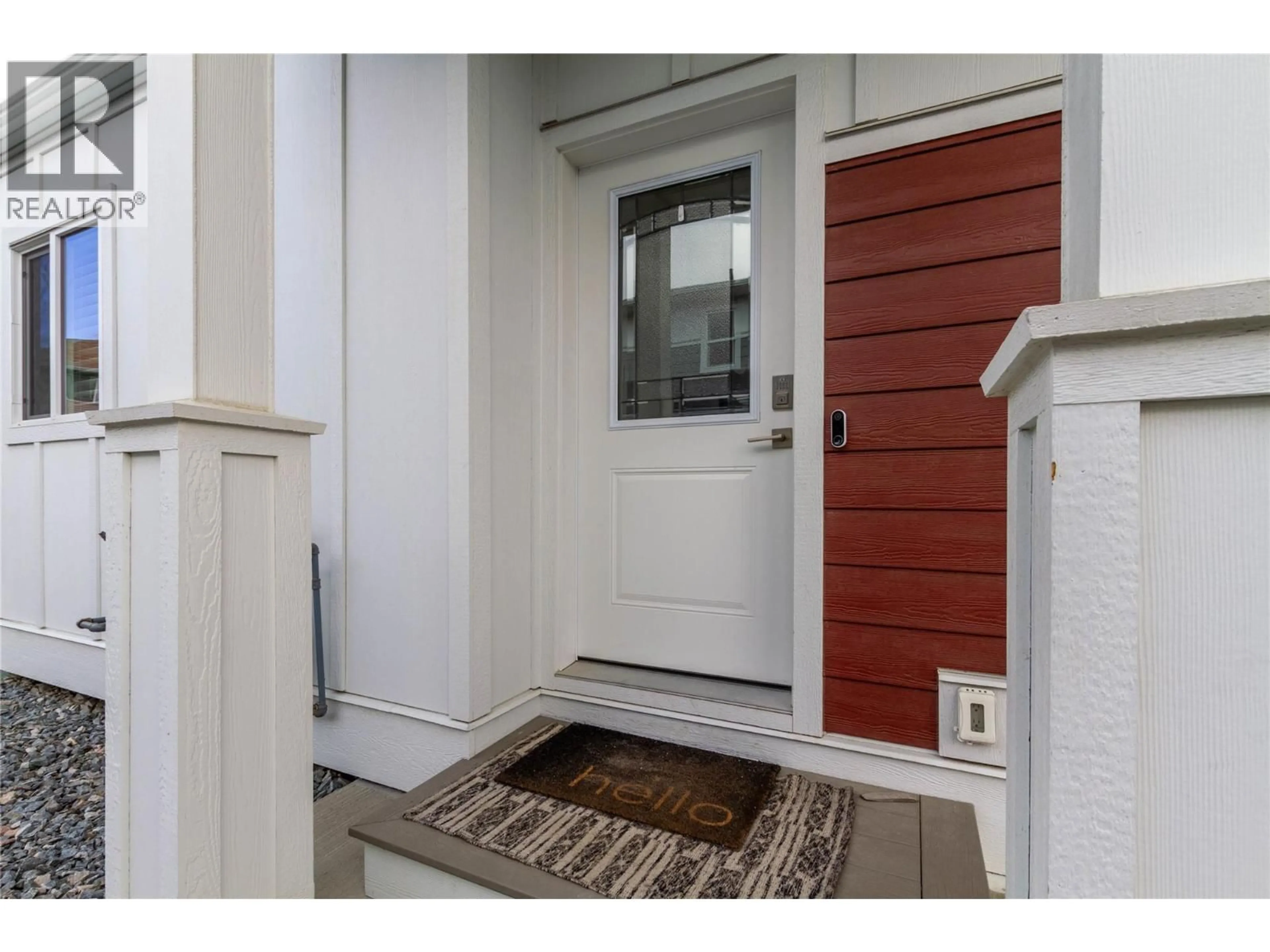 Indoor entryway for 9 - 1999 15 AVENUE, Vernon British Columbia V1T0C6