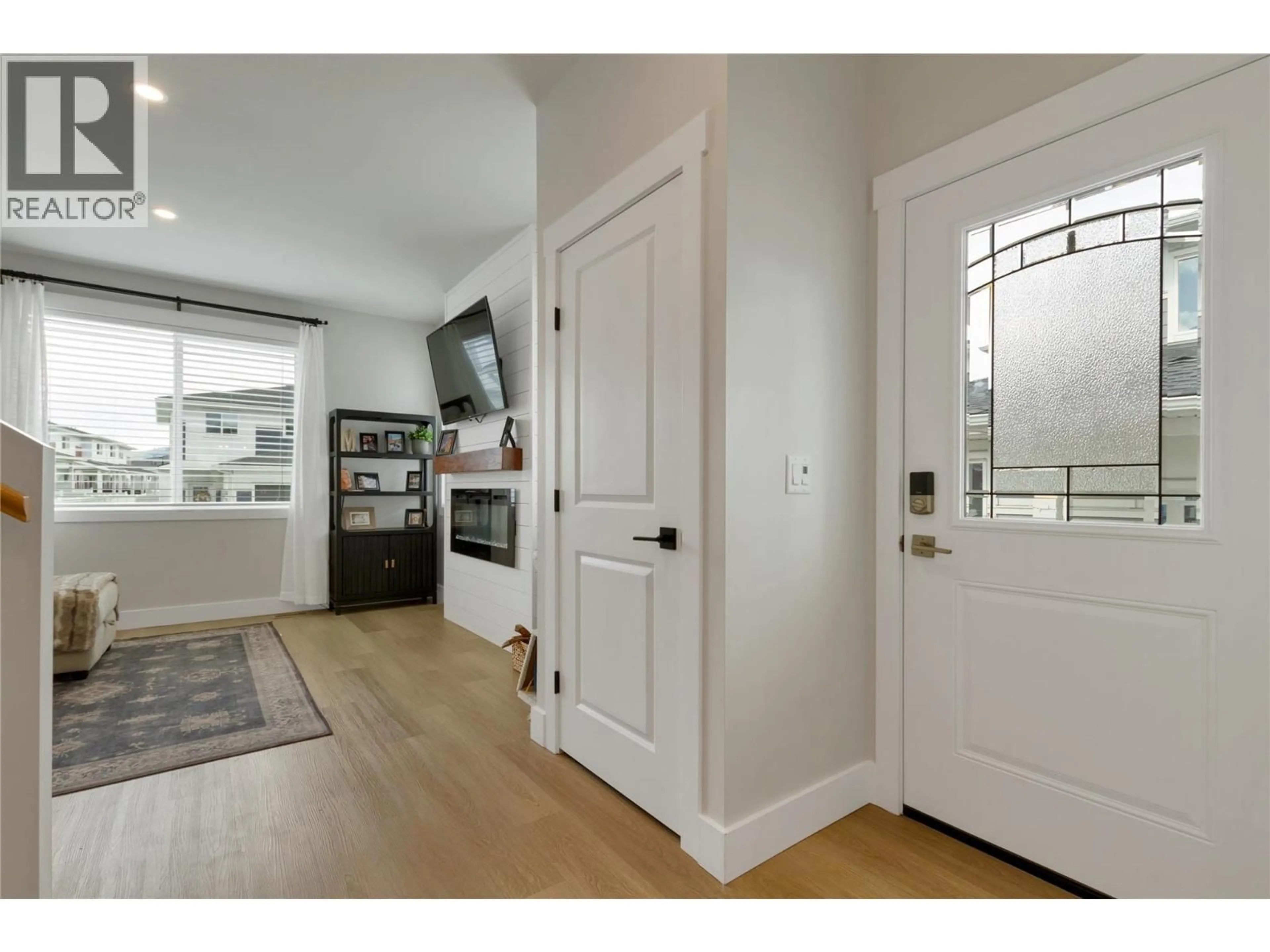 Indoor entryway for 9 - 1999 15 AVENUE, Vernon British Columbia V1T0C6