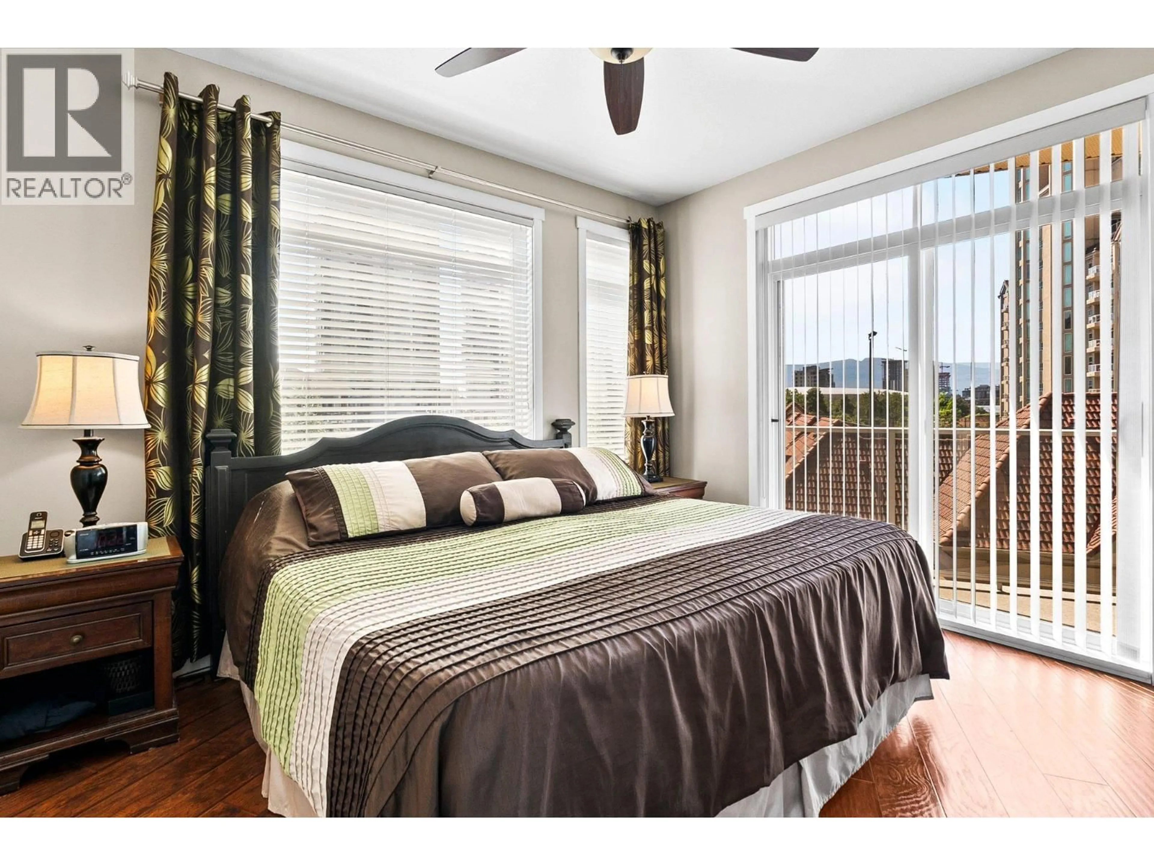 Bedroom with bed, wood/laminate floor for 442 - 1088 SUNSET DRIVE, Kelowna British Columbia V1Y9W1