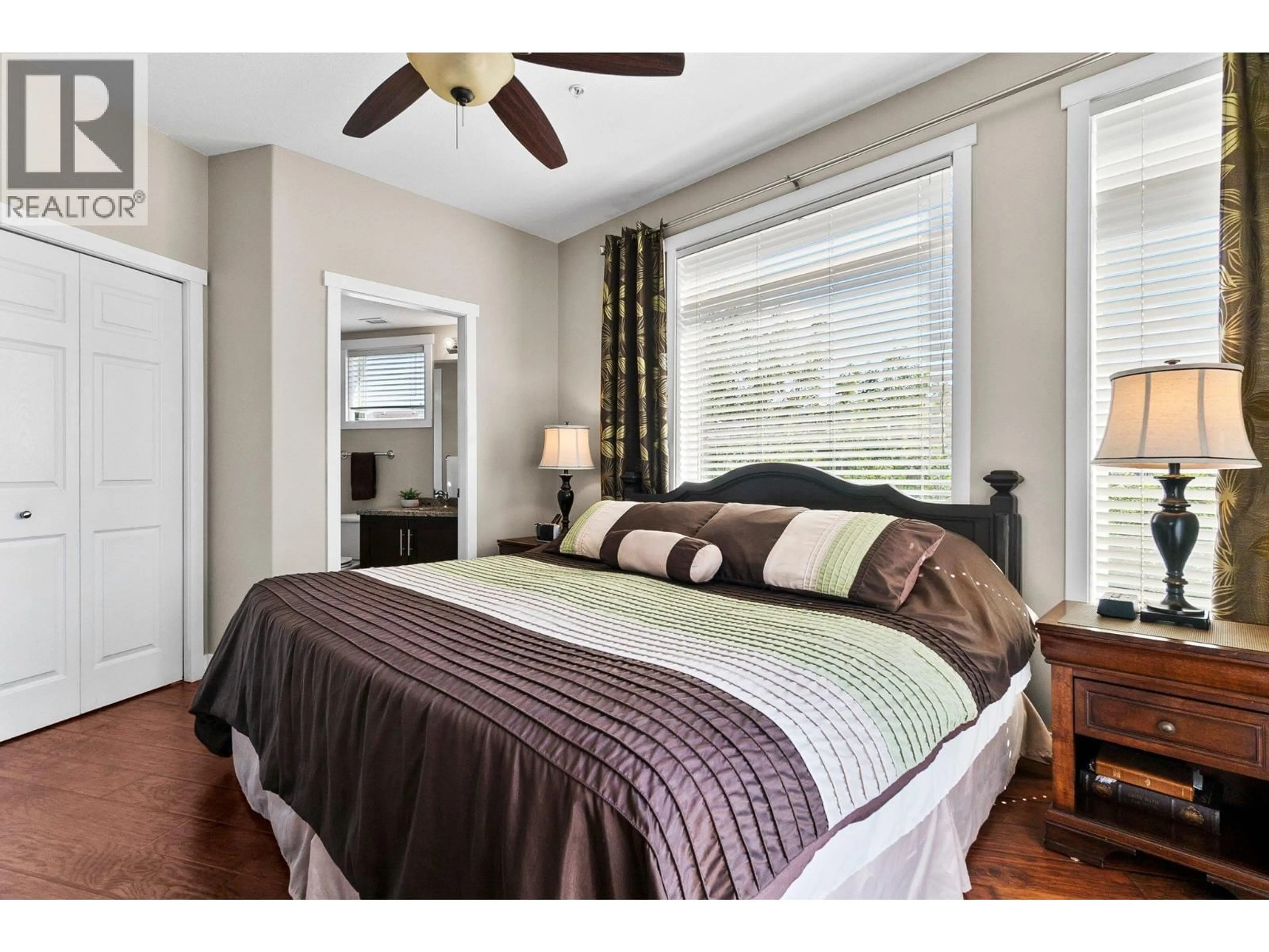 Bedroom with bed, wood/laminate floor for 442 - 1088 SUNSET DRIVE, Kelowna British Columbia V1Y9W1