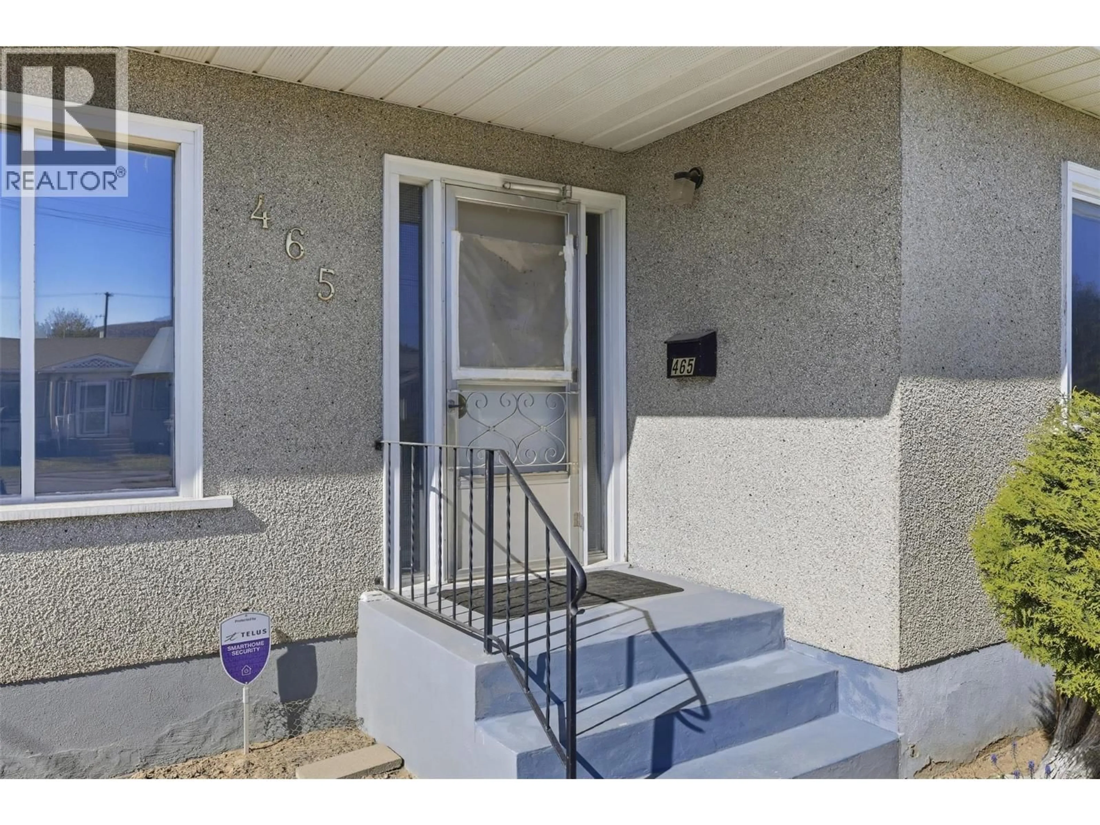 Indoor entryway for 465 LINDEN AVENUE, Kamloops British Columbia V2B2N4