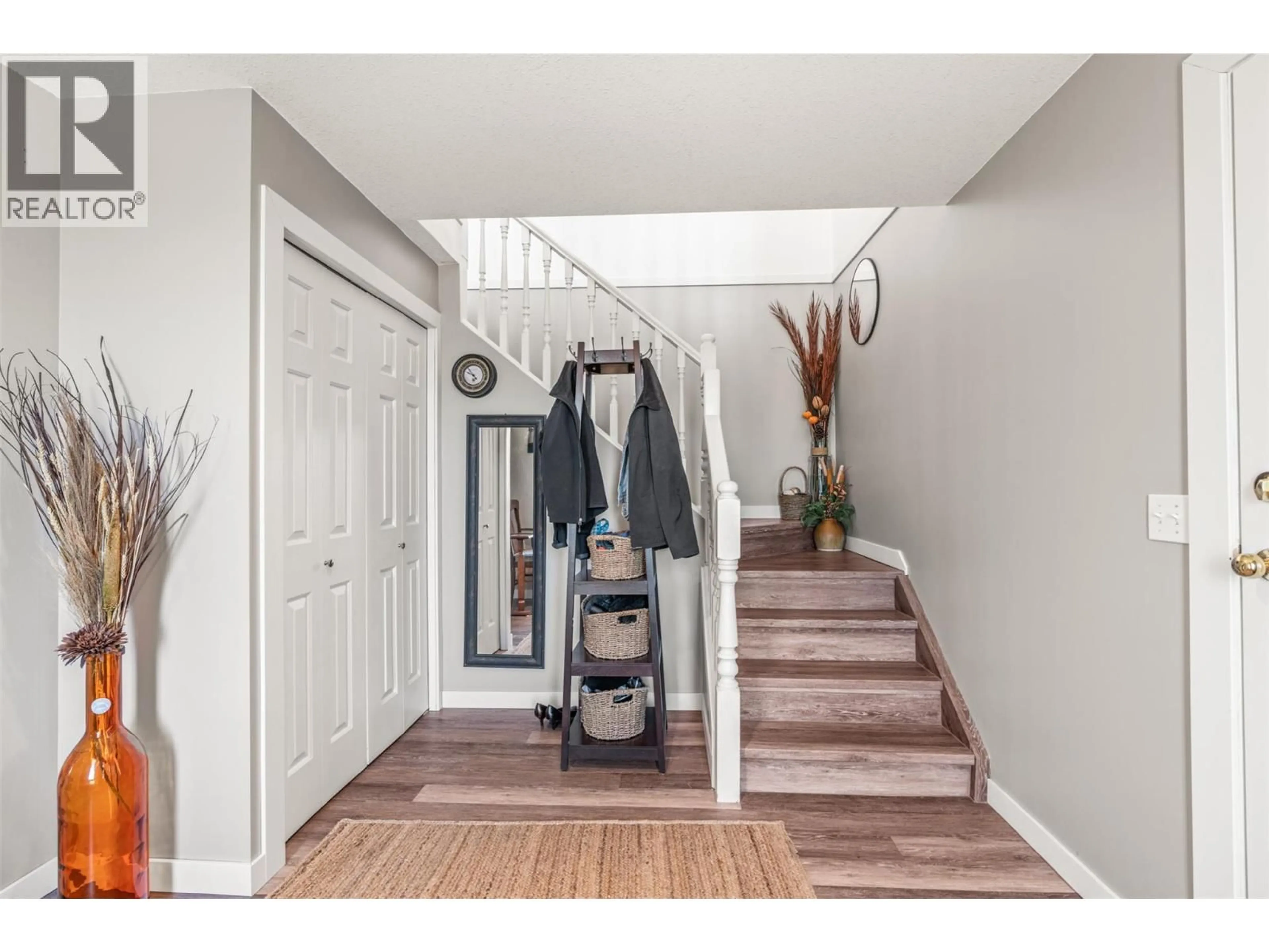 Indoor entryway for 4138 4TH AVENUE, Peachland British Columbia V0H1X5