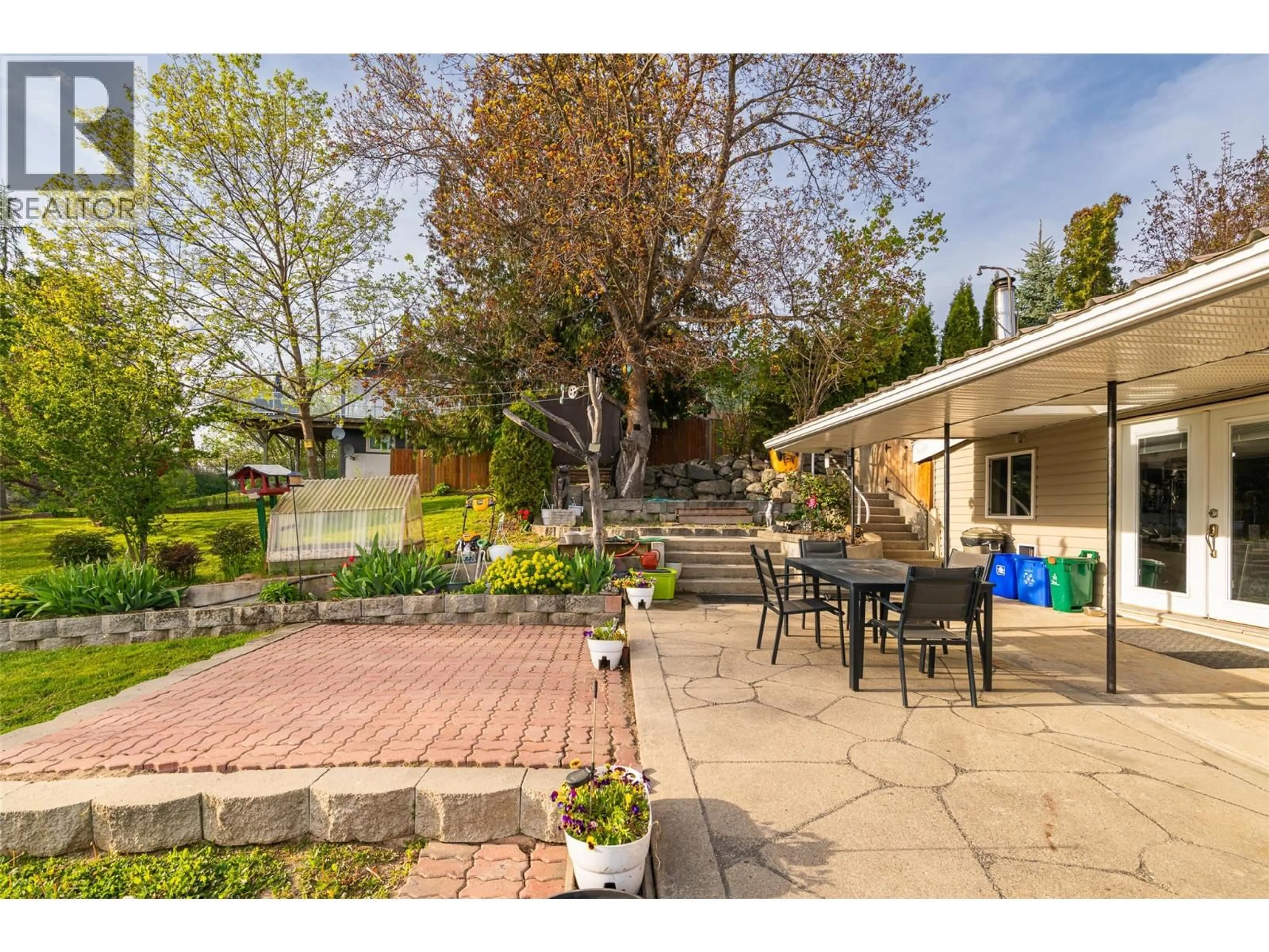 Patio, street for 113 22ND AVENUE NORTH, Creston British Columbia V0B1G5