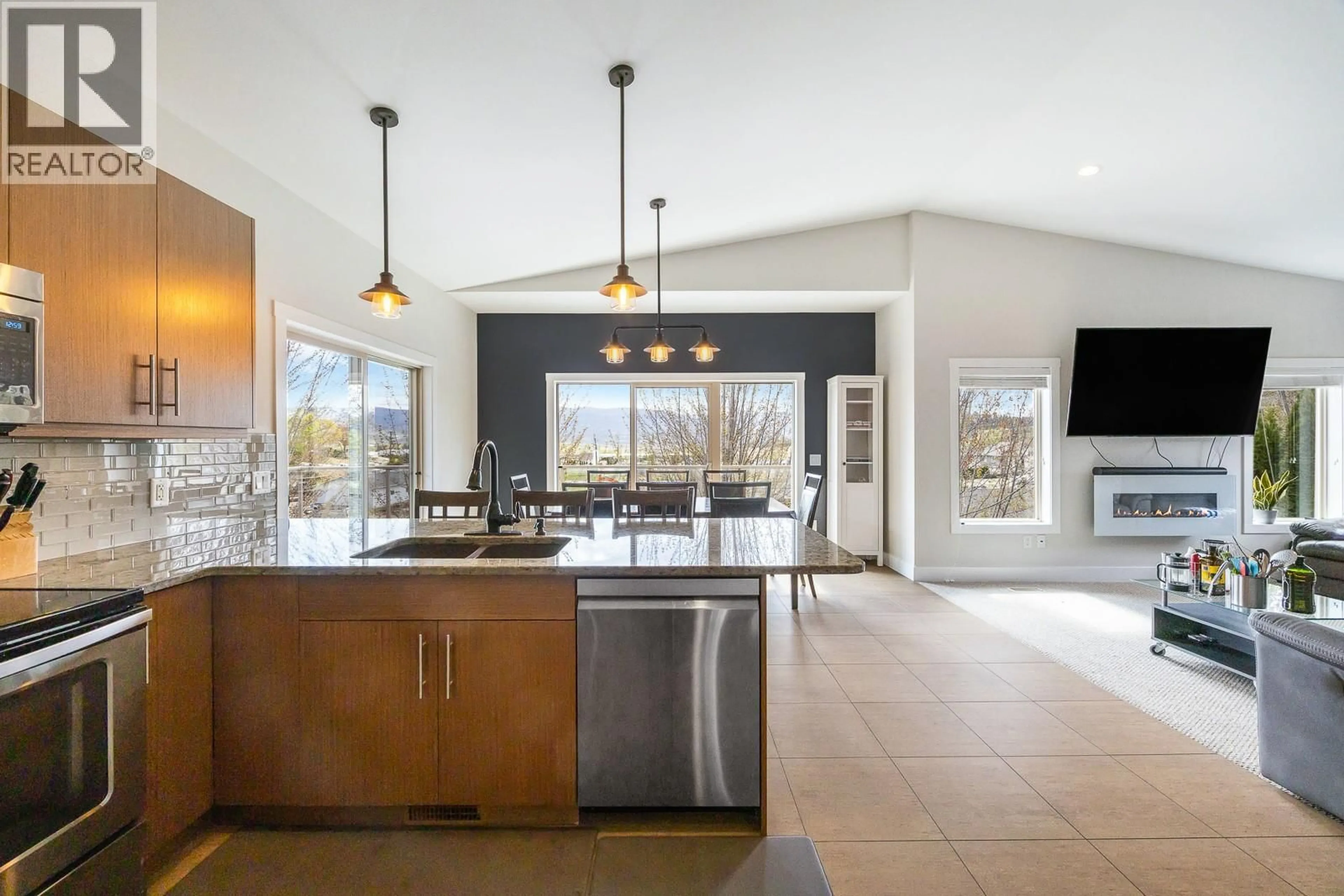Open concept kitchen, ceramic/tile floor for 3007 SHETLAND ROAD, Kelowna British Columbia V1V3A7