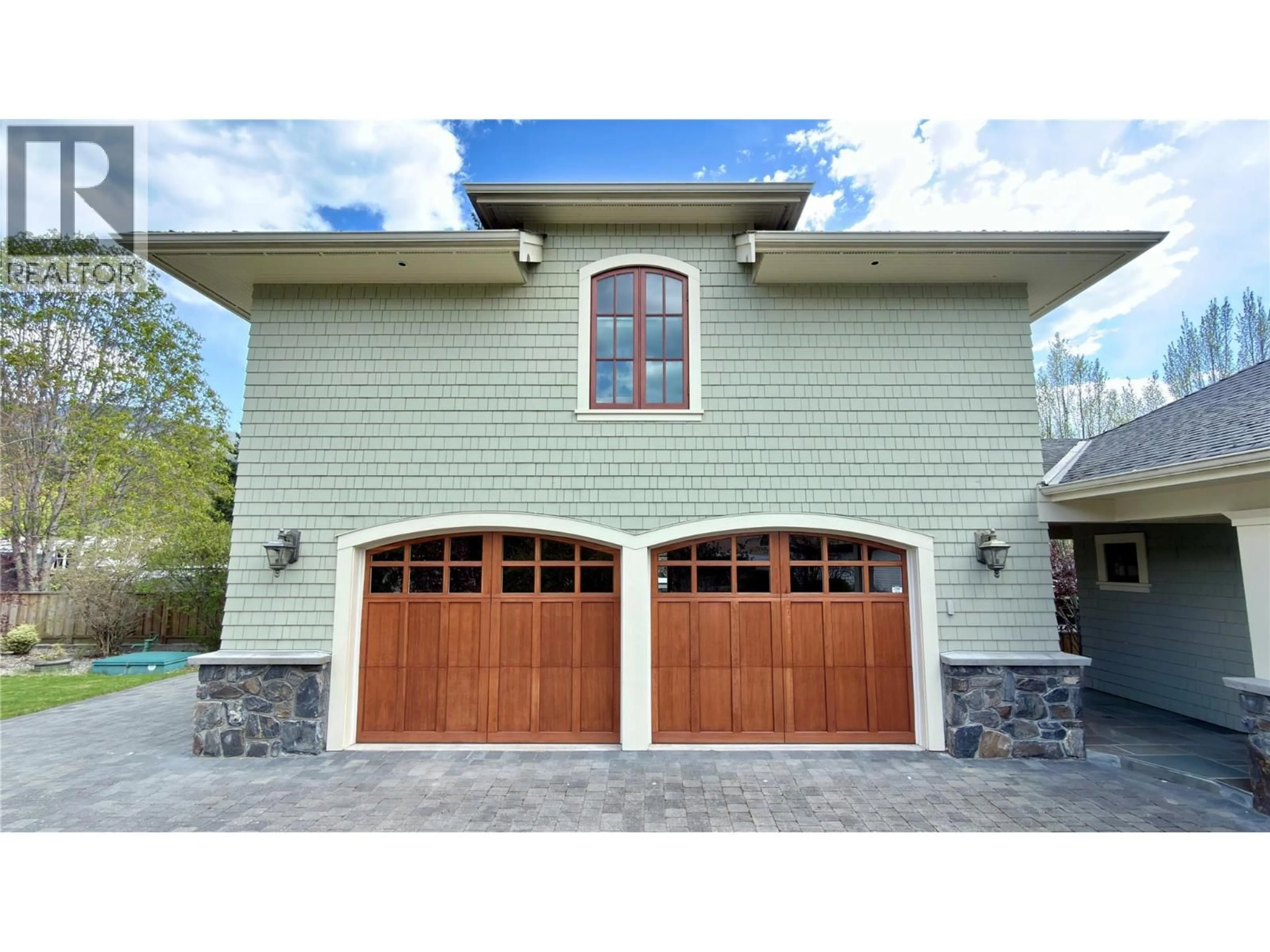 Indoor garage for 1991 KELLY COURT, Christina Lake British Columbia V0H1E2