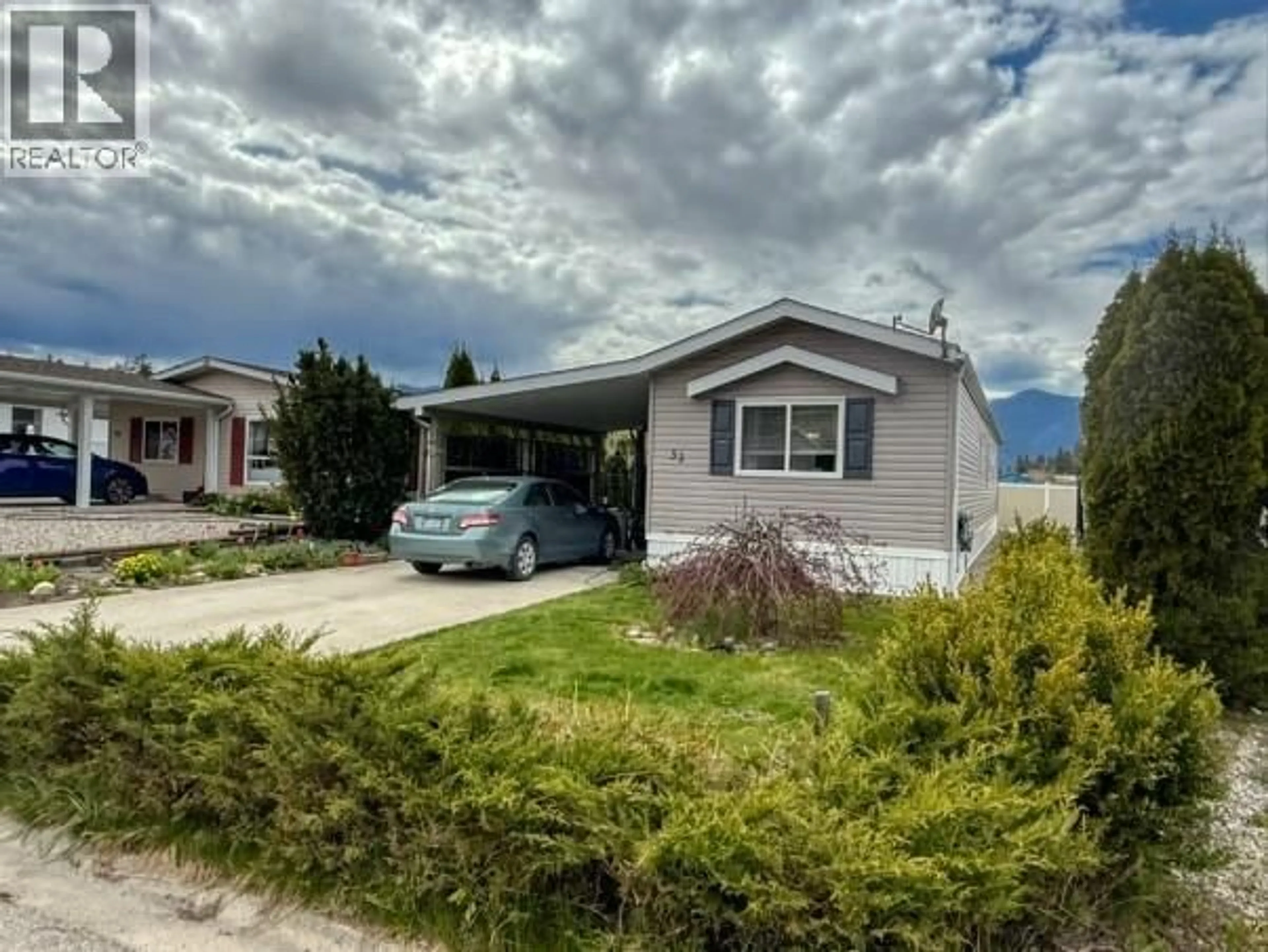Home with vinyl exterior material, street for 33 - 724 DEVON STREET, Creston British Columbia V0B1G6