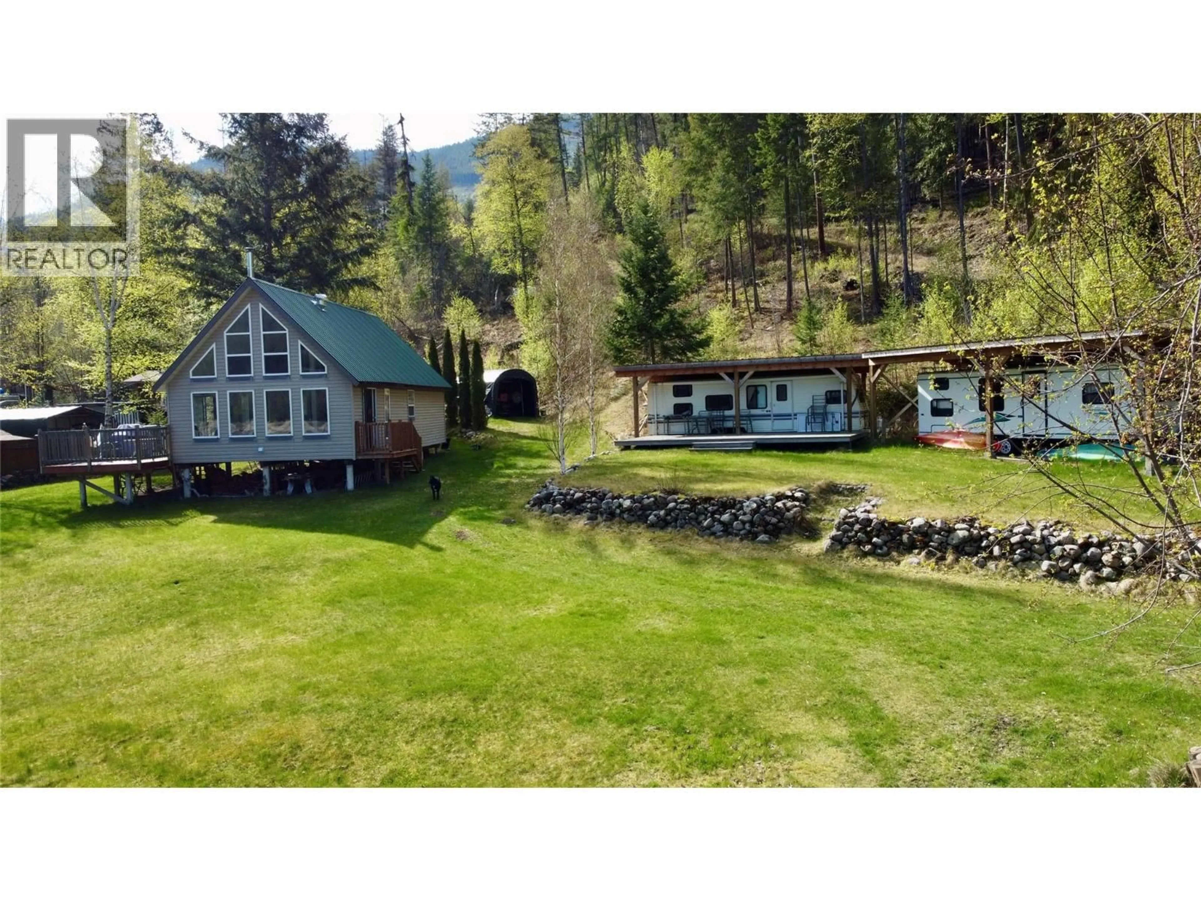 A pic from outside/outdoor area/front of a property/back of a property/a pic from drone, water/lake/river/ocean view for Lot 3 SHIELDS BEACH OTHER, Robson British Columbia V0V0V0