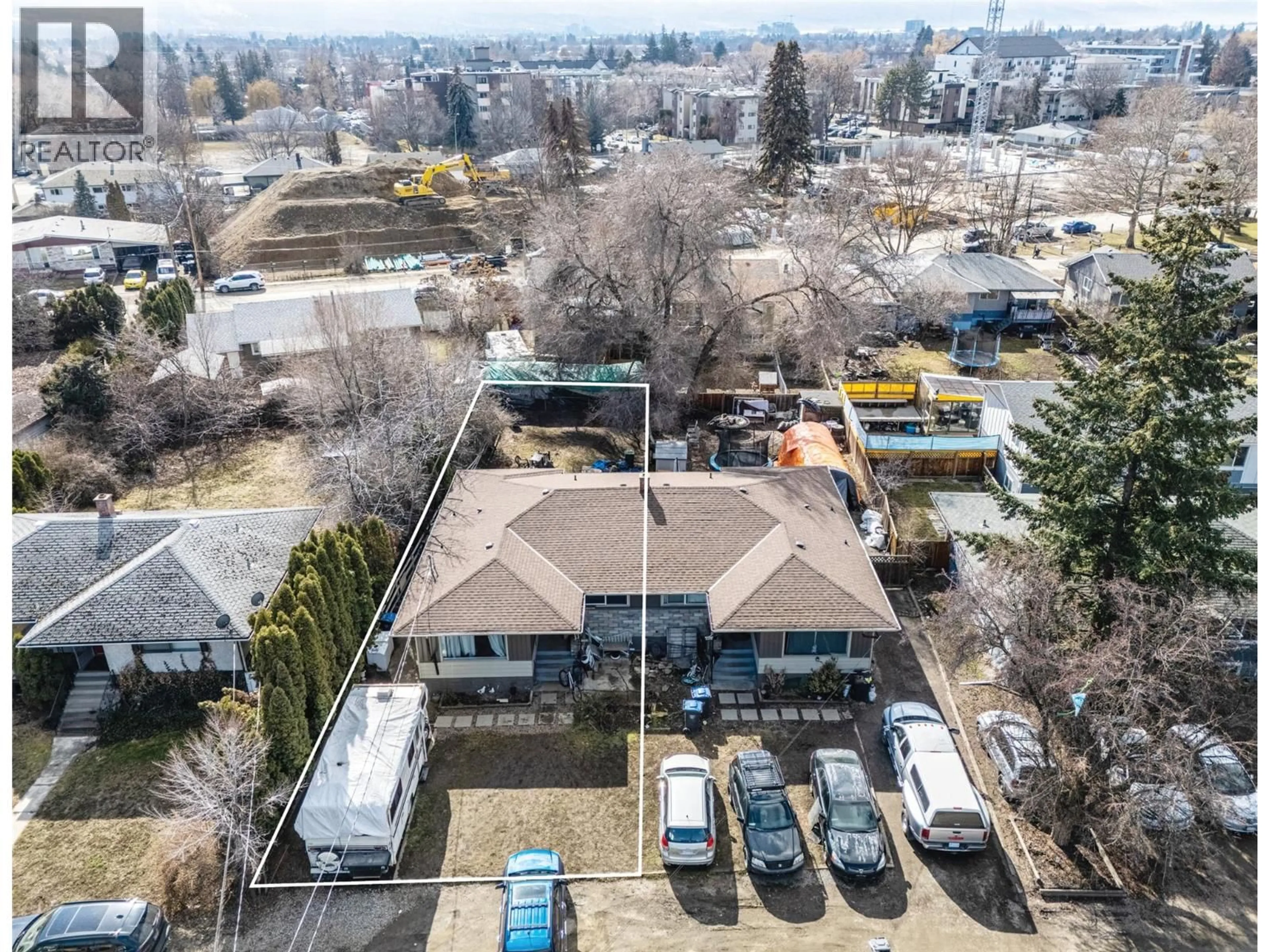 A pic from outside/outdoor area/front of a property/back of a property/a pic from drone, unknown for 1333 BELAIRE AVENUE, Kelowna British Columbia V1Y6B8