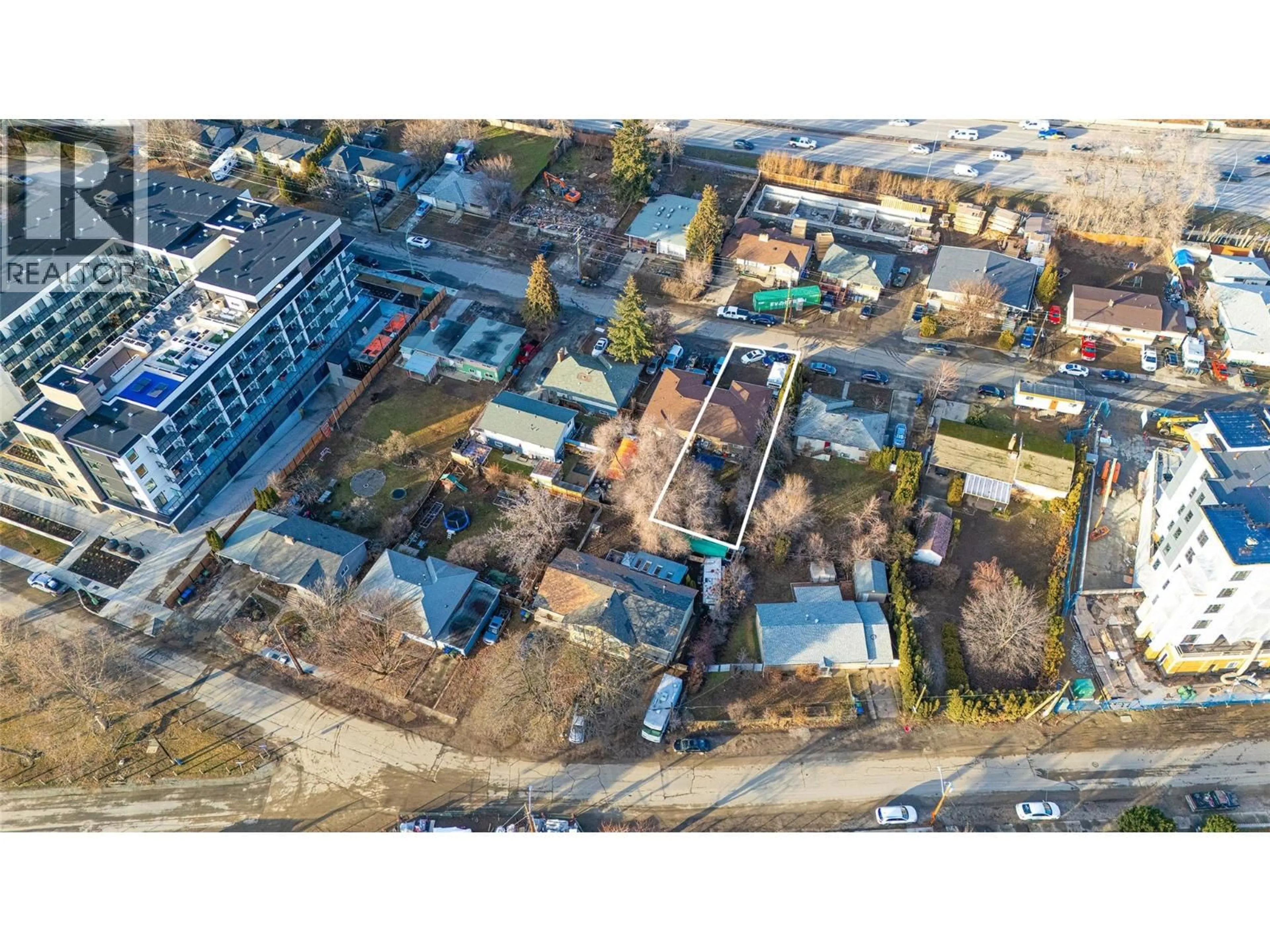 A pic from outside/outdoor area/front of a property/back of a property/a pic from drone, street for 1333 BELAIRE AVENUE, Kelowna British Columbia V1Y6B8