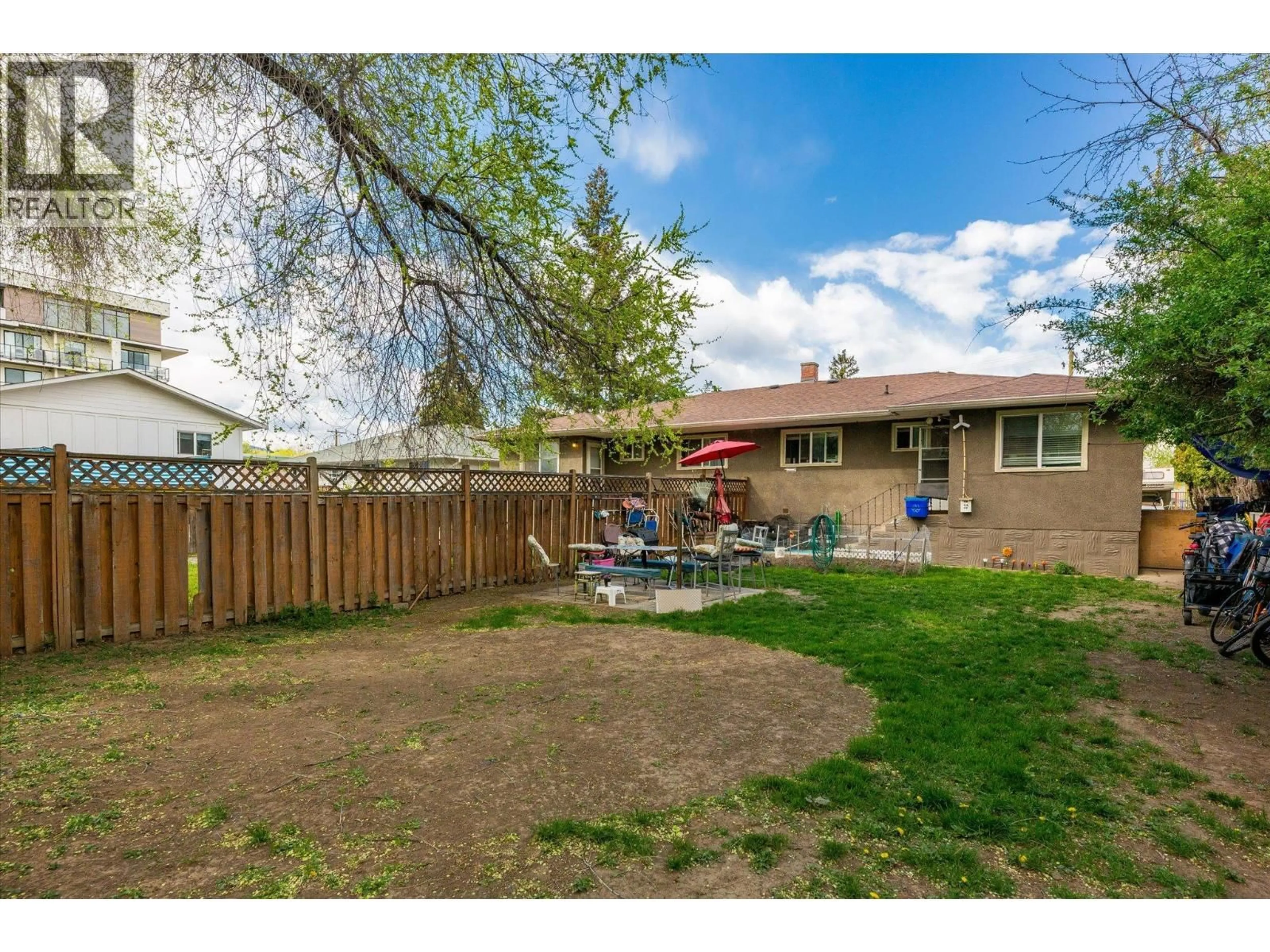 Patio, street for 1333 BELAIRE AVENUE, Kelowna British Columbia V1Y6B8