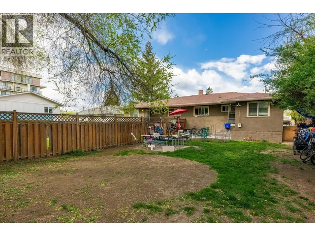 1333 BELAIRE AVENUE, Kelowna 4