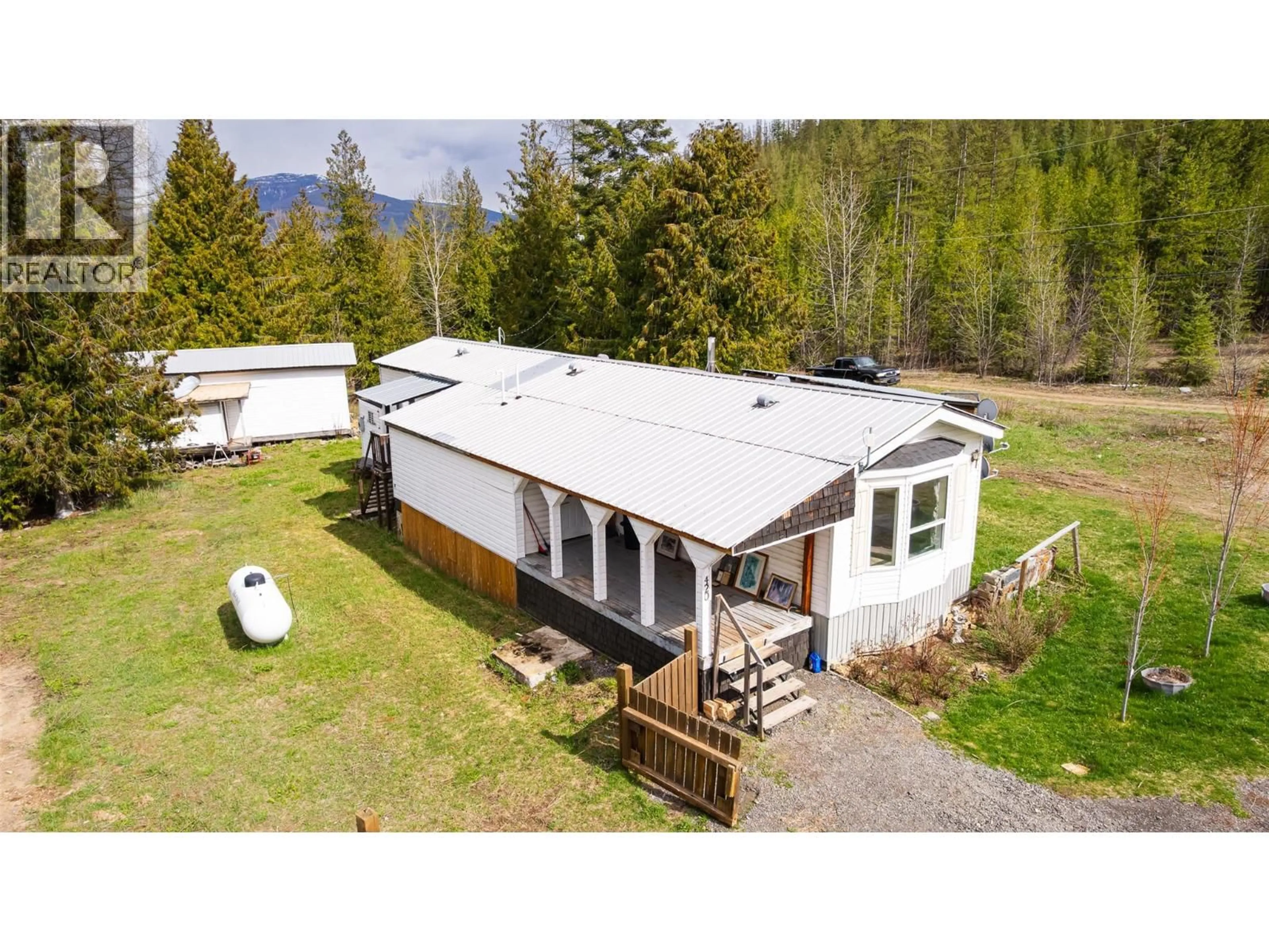 A pic from outside/outdoor area/front of a property/back of a property/a pic from drone, unknown for 420 MACLEOD STREET, Kitchener British Columbia V0B1W1
