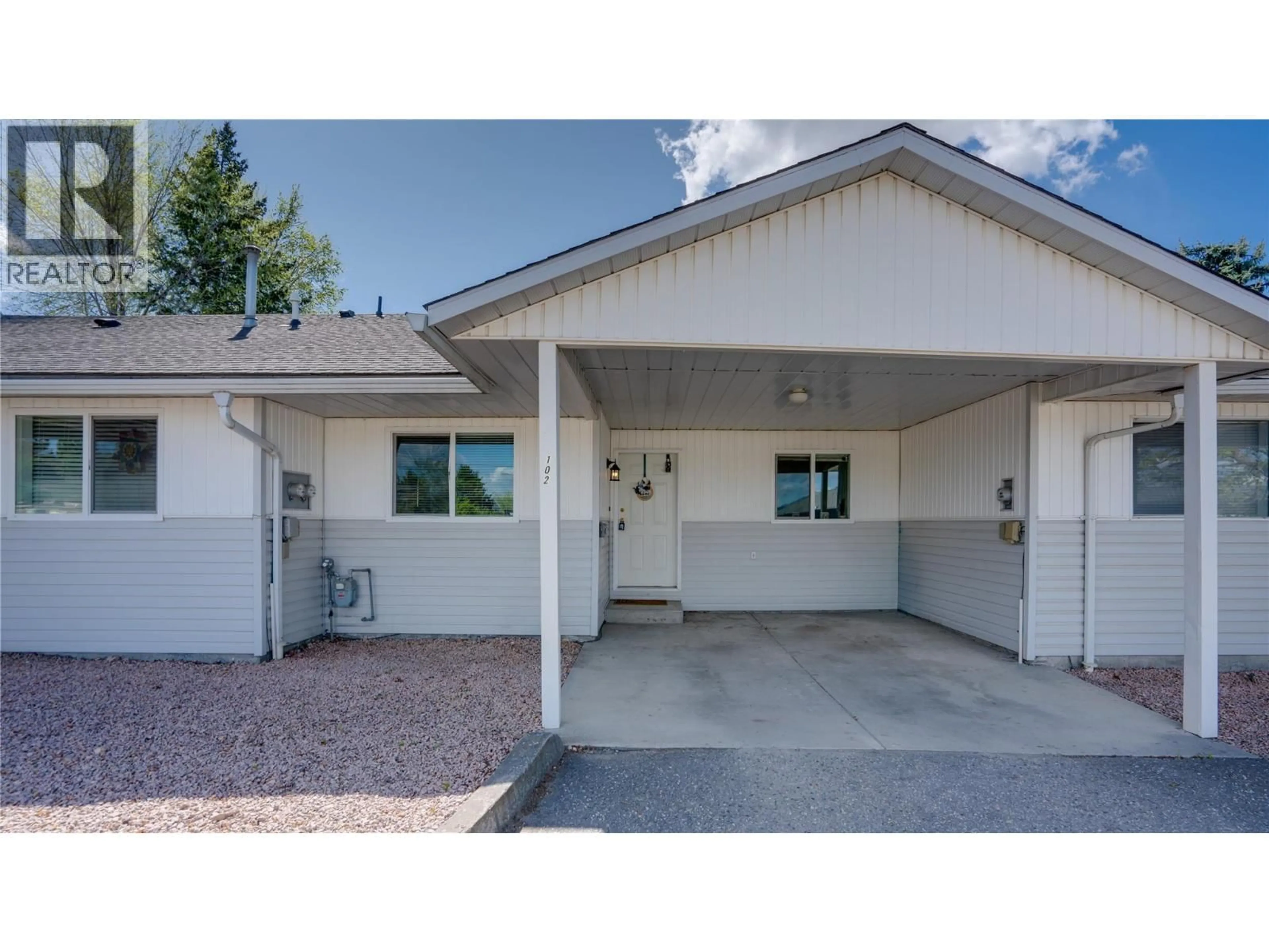 Home with vinyl exterior material, street for 102 - 1041 MIDDLETON WAY, Vernon British Columbia V1B2N3