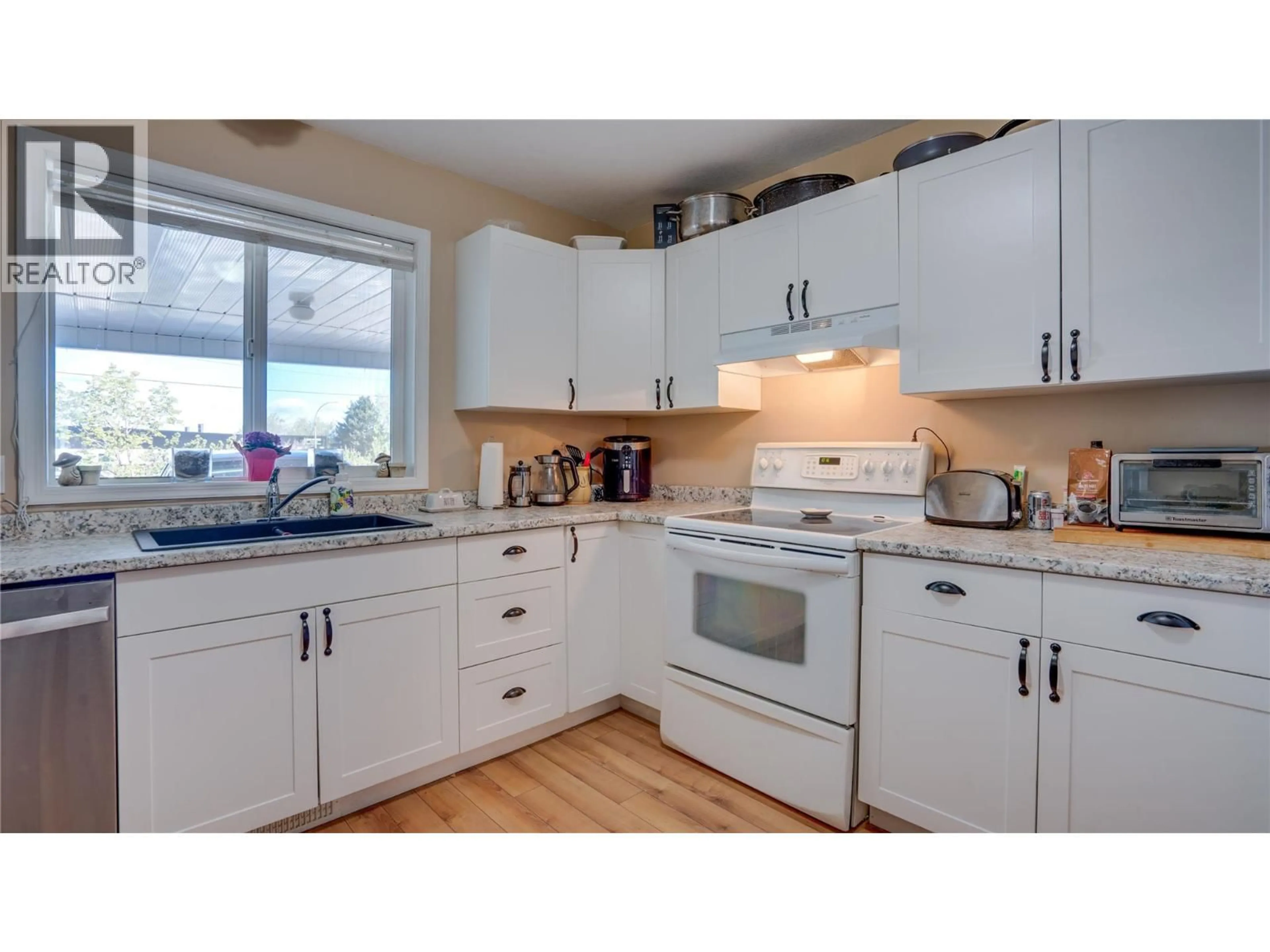Standard kitchen, wood/laminate floor for 102 - 1041 MIDDLETON WAY, Vernon British Columbia V1B2N3