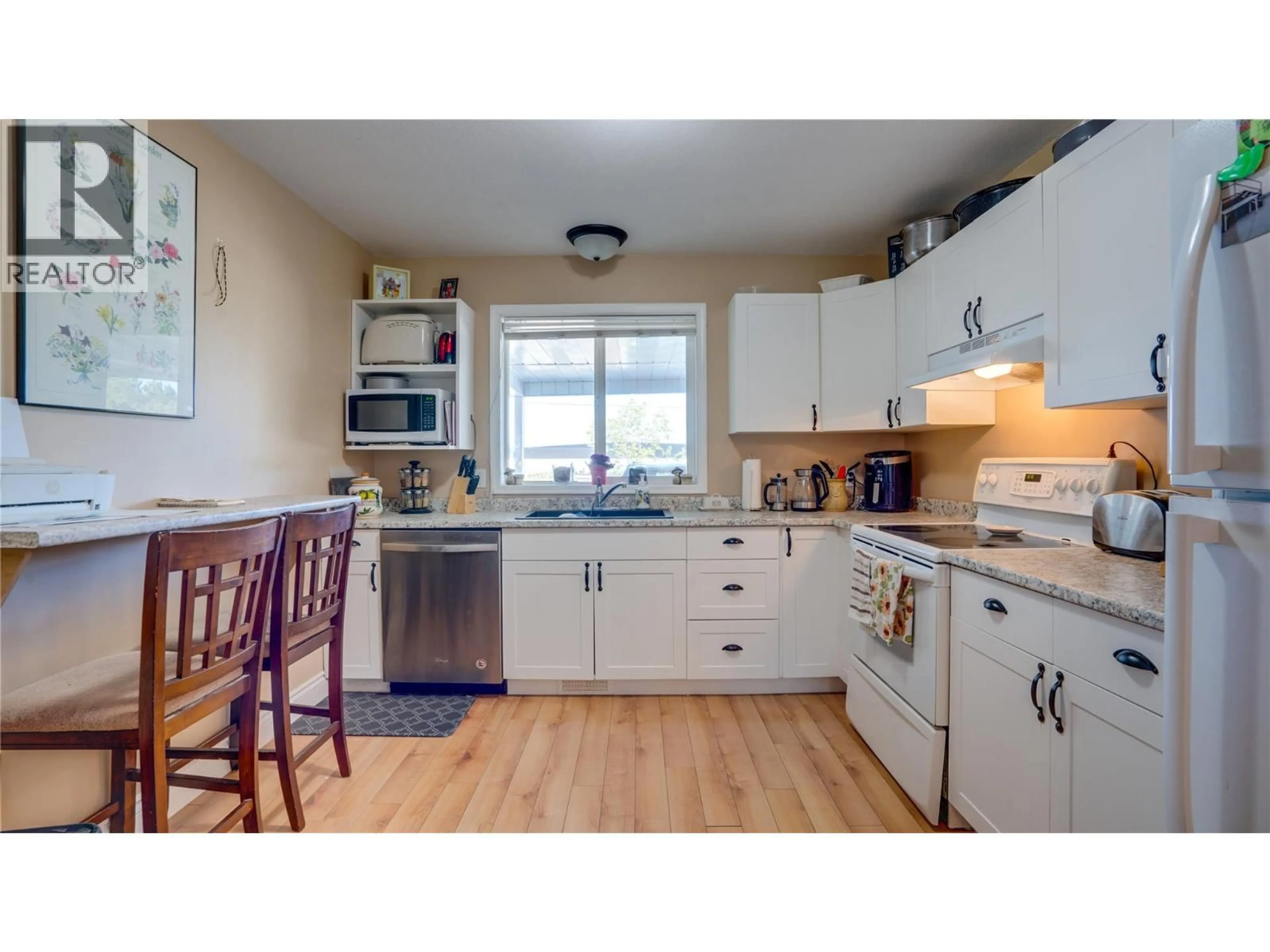 Standard kitchen, unknown for 102 - 1041 MIDDLETON WAY, Vernon British Columbia V1B2N3