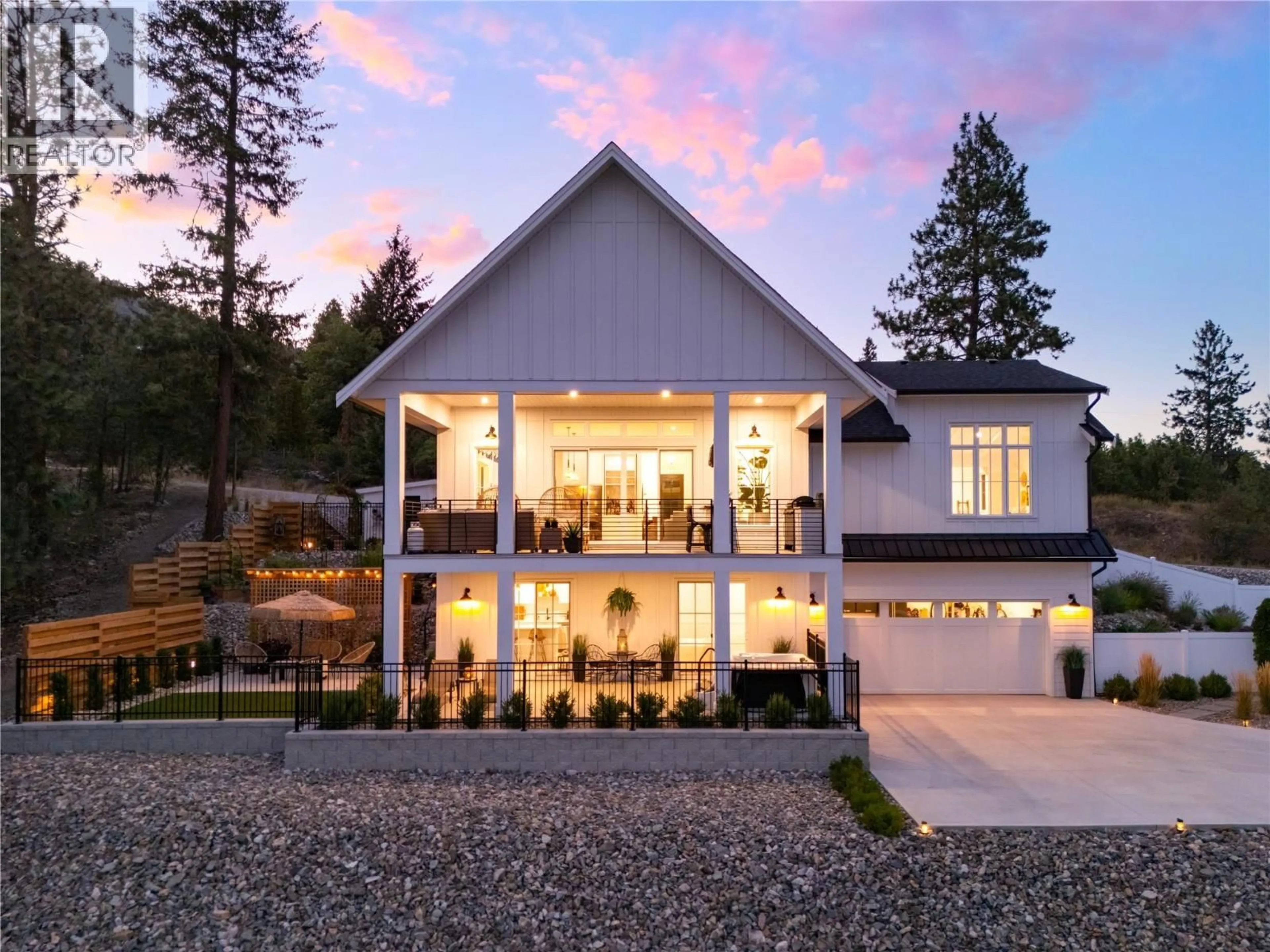 Home with vinyl exterior material, mountain view for 10320 COLUMBIA WAY, Vernon British Columbia V1H2B6