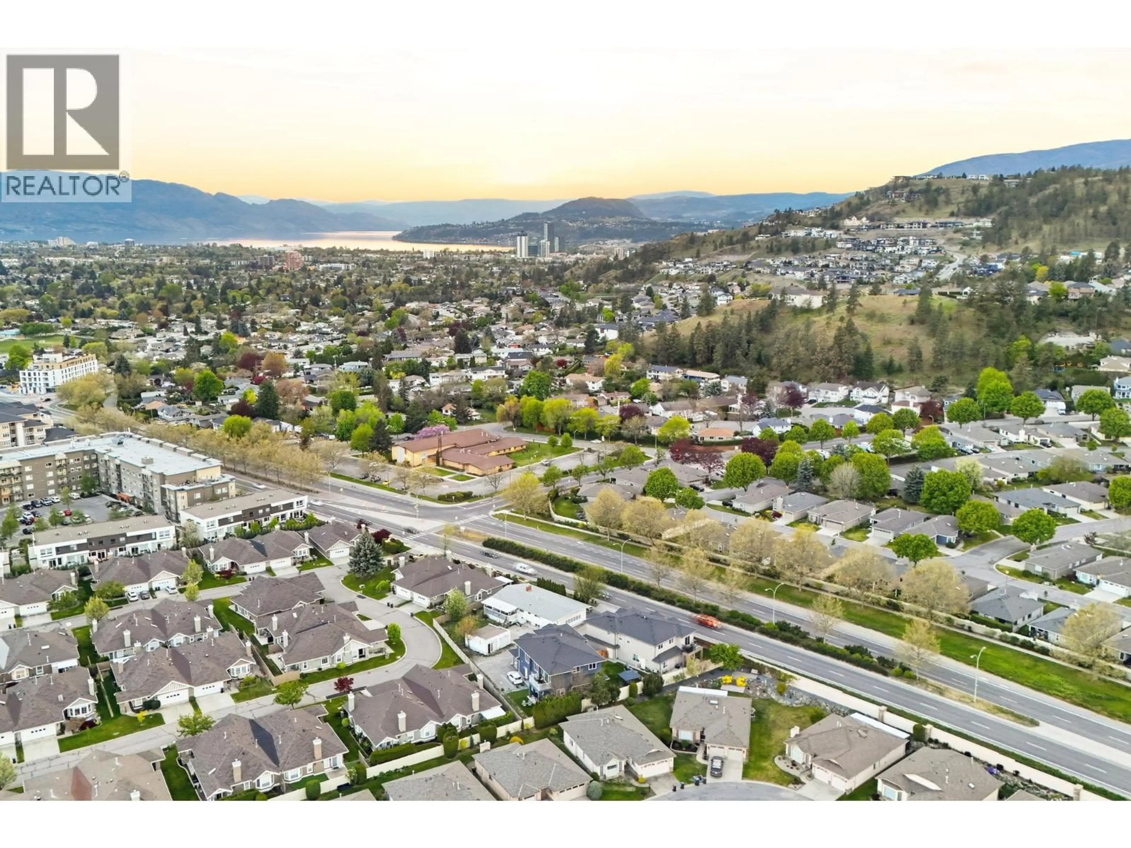 A pic from outside/outdoor area/front of a property/back of a property/a pic from drone, mountain view for 617 GLENMORE ROAD, Kelowna British Columbia V1V2H4