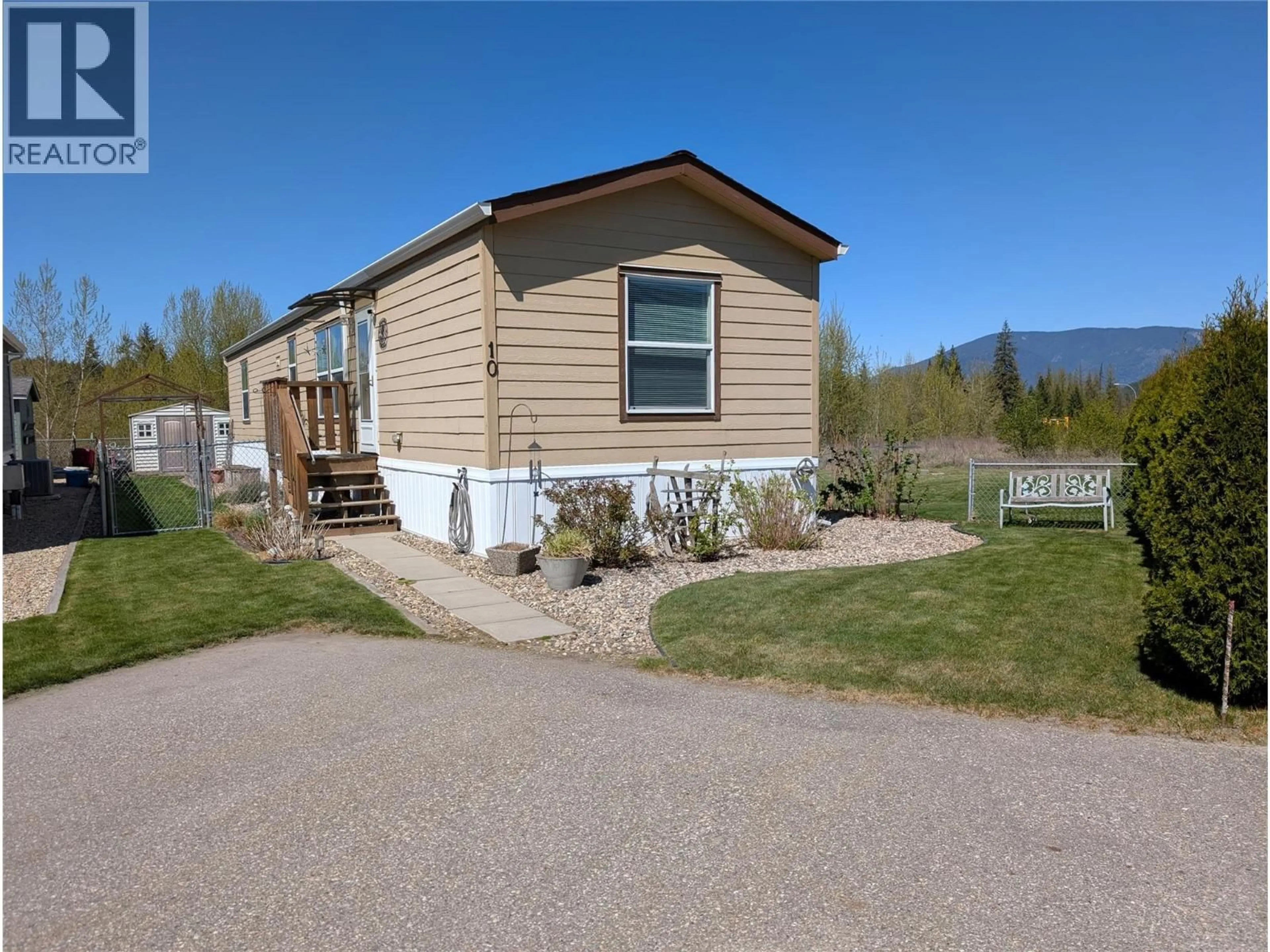 Home with vinyl exterior material, mountain view for 10 - 4811 10A AVENUE NORTHEAST, Salmon Arm British Columbia V1E1C5