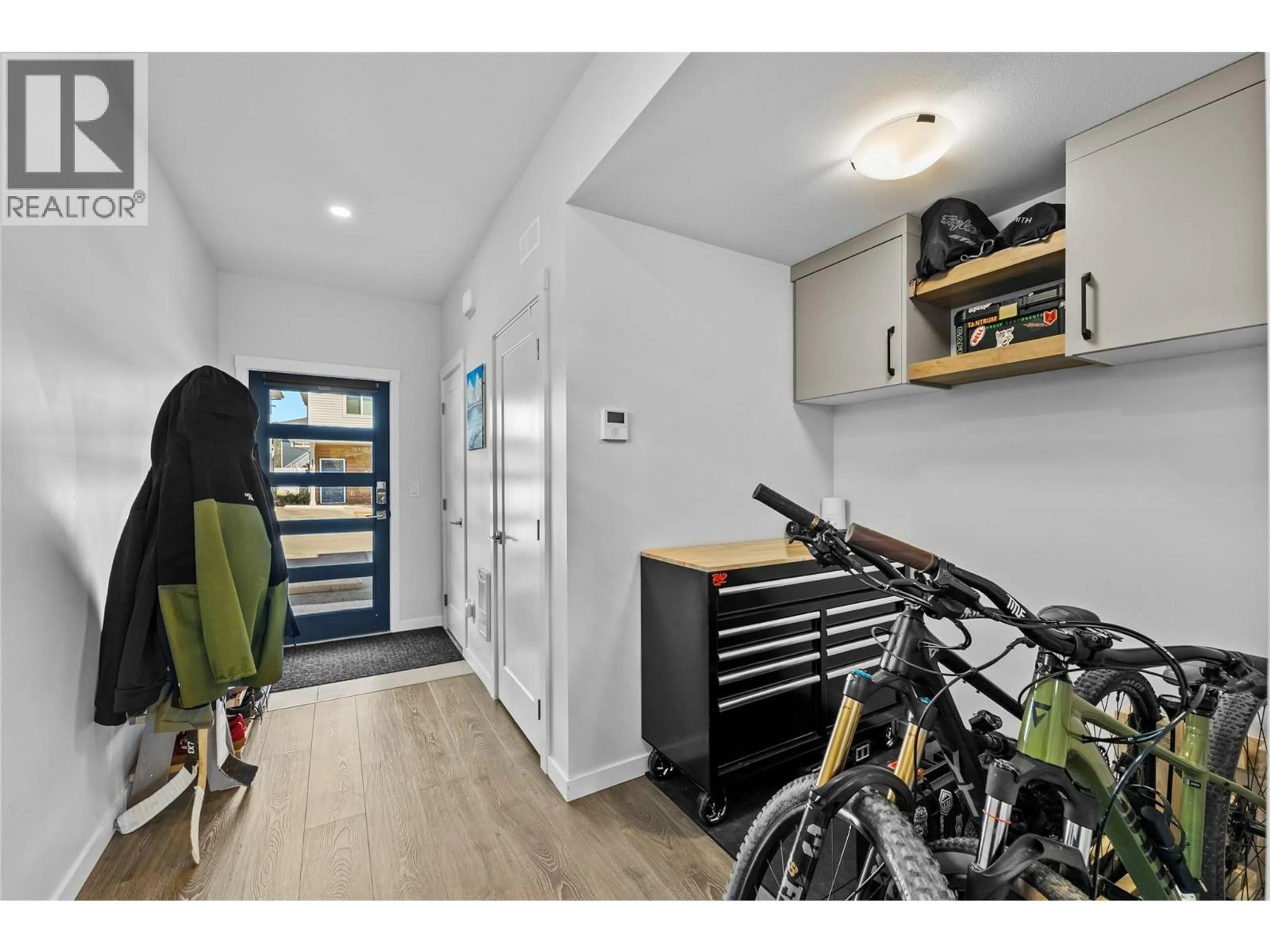 Indoor entryway for 109 - 2925 WESTSYDE ROAD, Kamloops British Columbia V2B0J8