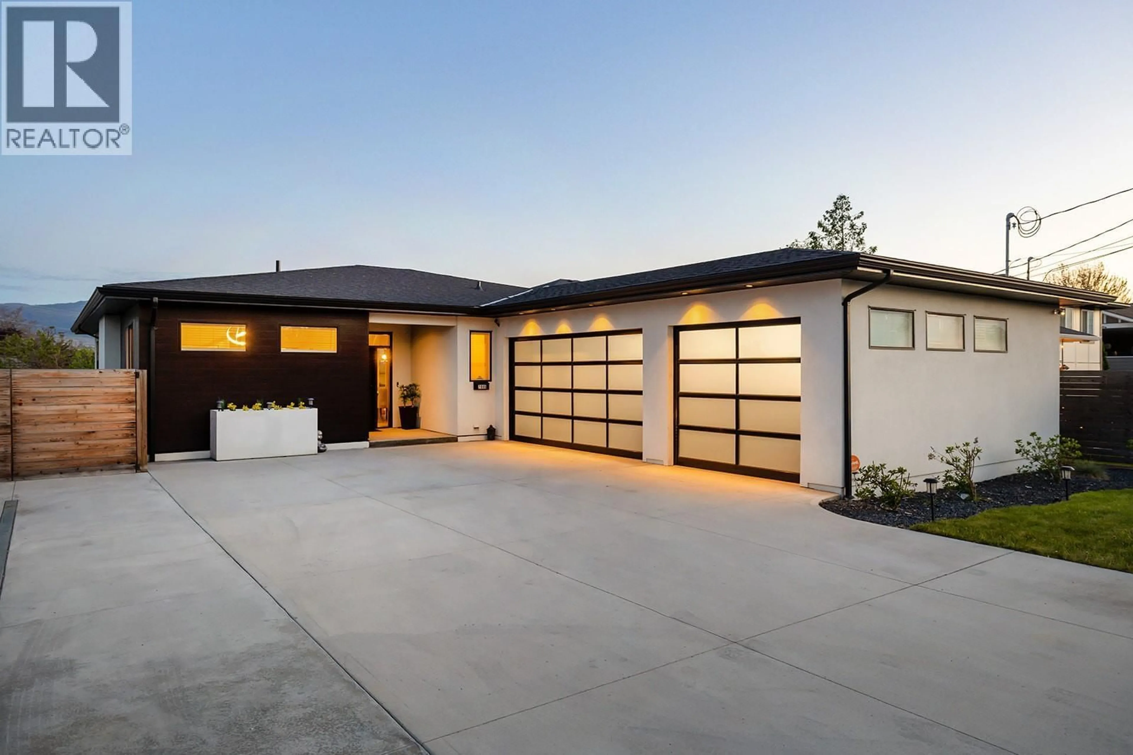 Indoor garage for 2095 BYRNS ROAD, Kelowna British Columbia V1W2G3