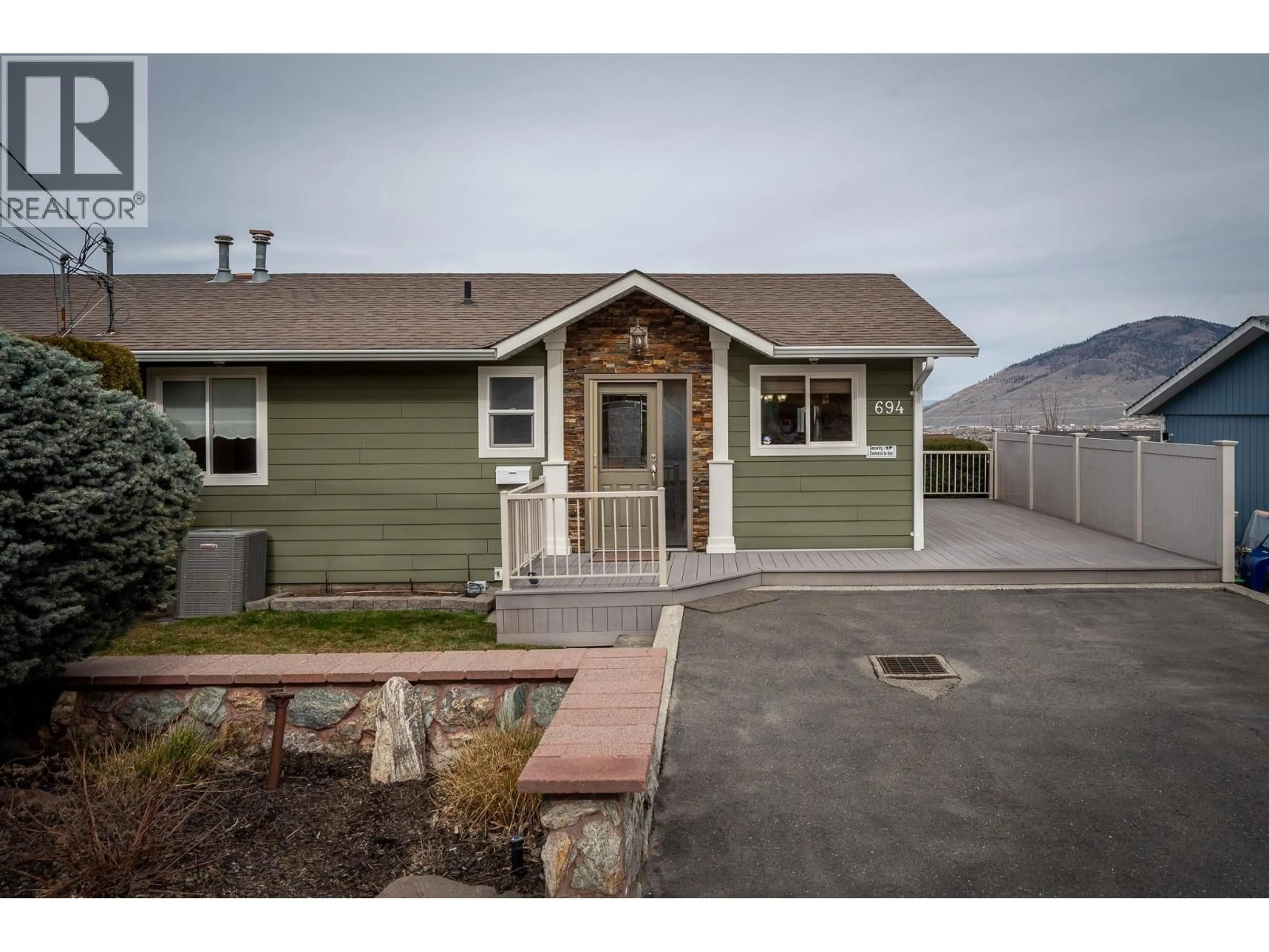 Home with vinyl exterior material, mountain view for 694 LOMBARD STREET, Kamloops British Columbia V2C5W6