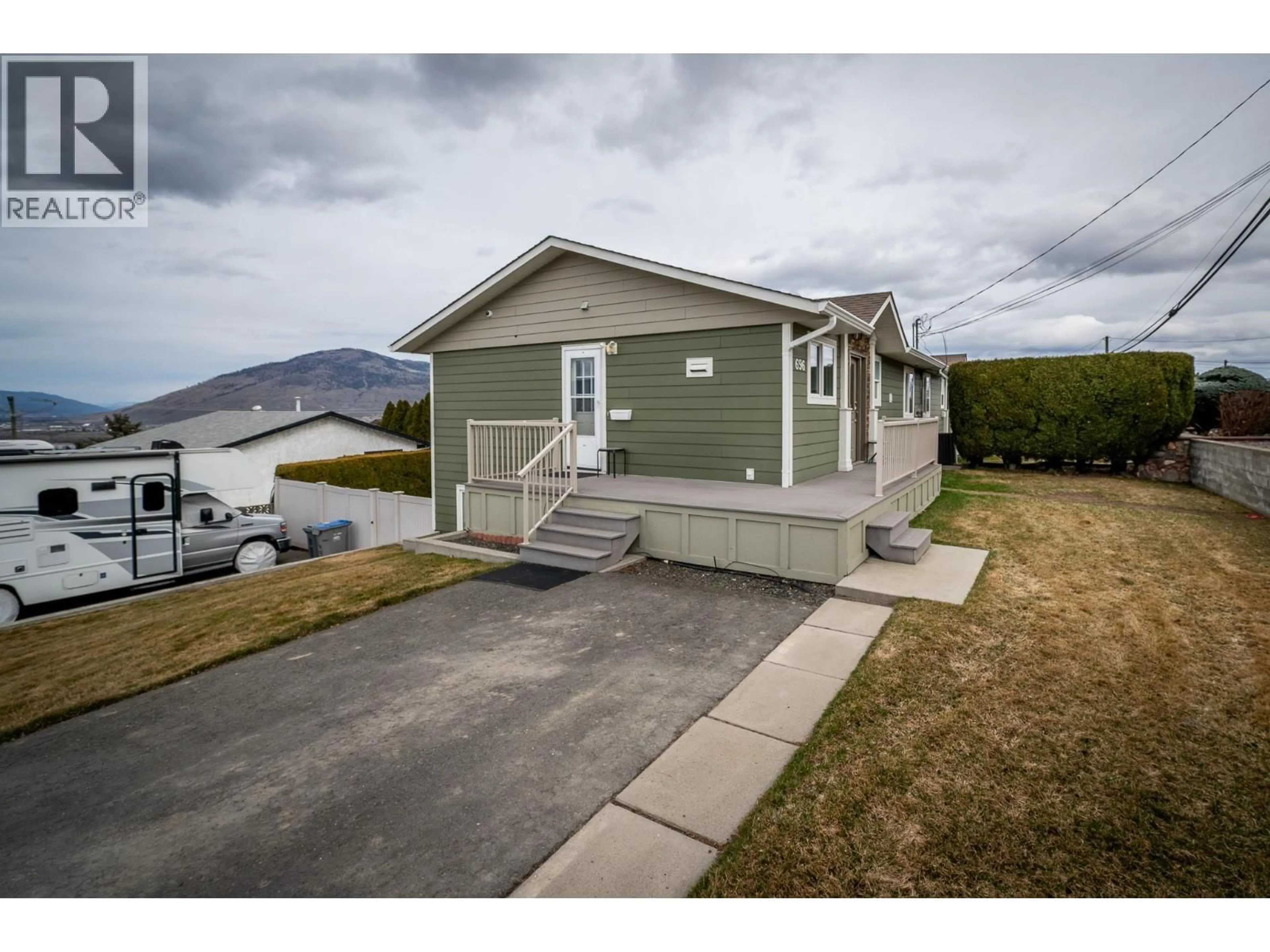 Home with vinyl exterior material, unknown for 696 LOMBARD STREET, Kamloops British Columbia V2C6W5