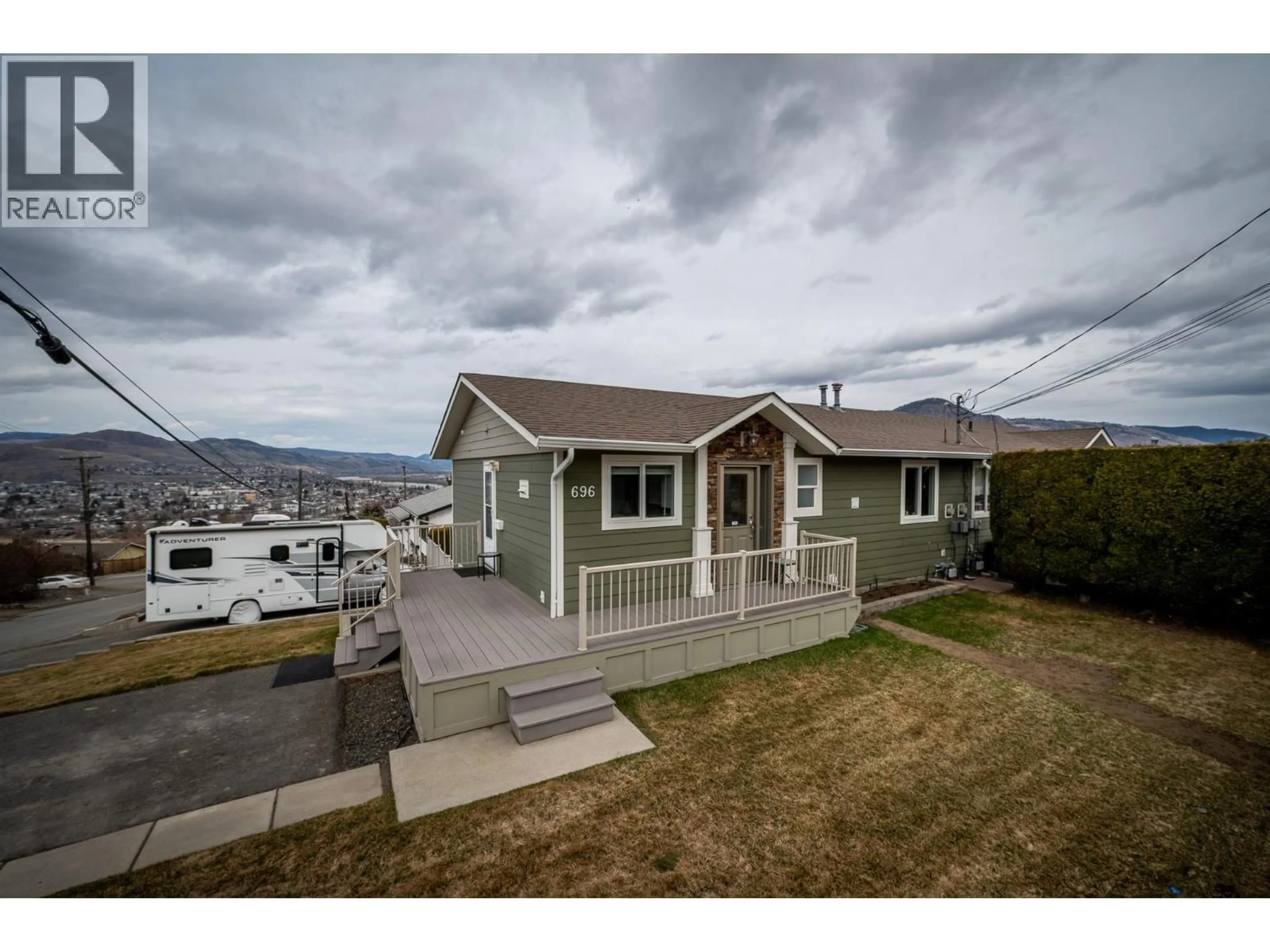 Home with vinyl exterior material, mountain view for 696 LOMBARD STREET, Kamloops British Columbia V2C6W5