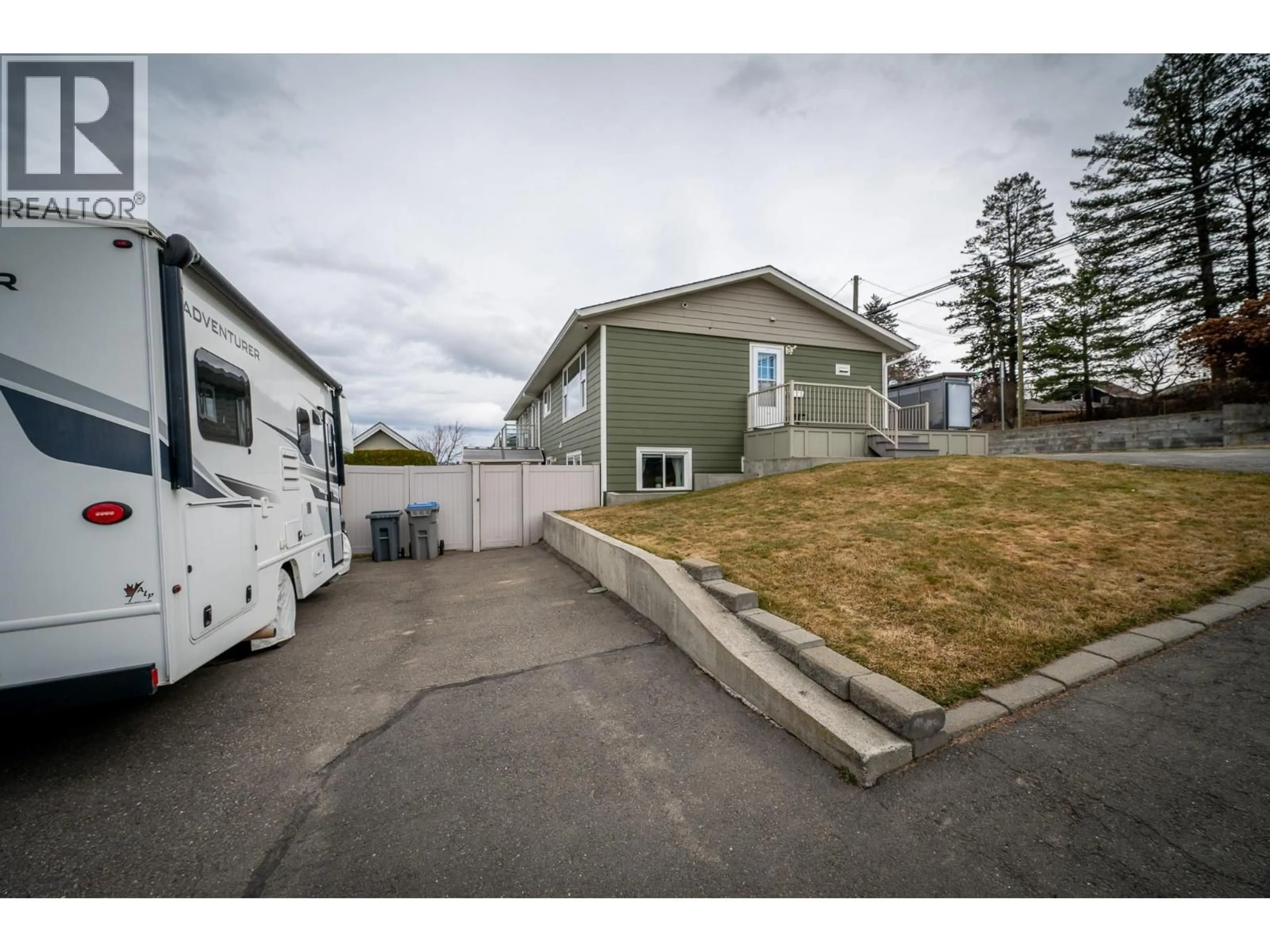 A pic from outside/outdoor area/front of a property/back of a property/a pic from drone, street for 696 LOMBARD STREET, Kamloops British Columbia V2C6W5