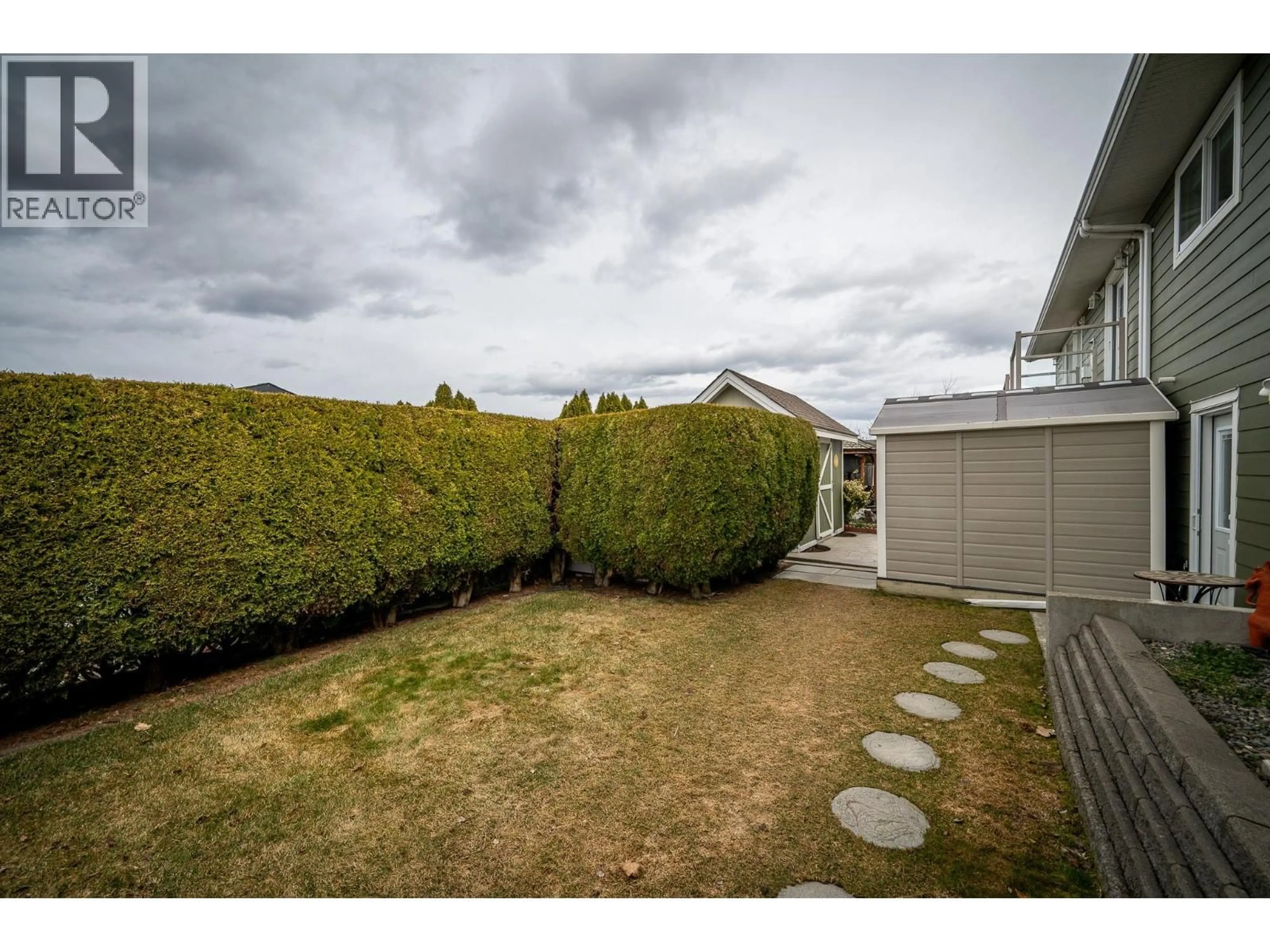 A pic from outside/outdoor area/front of a property/back of a property/a pic from drone, street for 696 LOMBARD STREET, Kamloops British Columbia V2C6W5