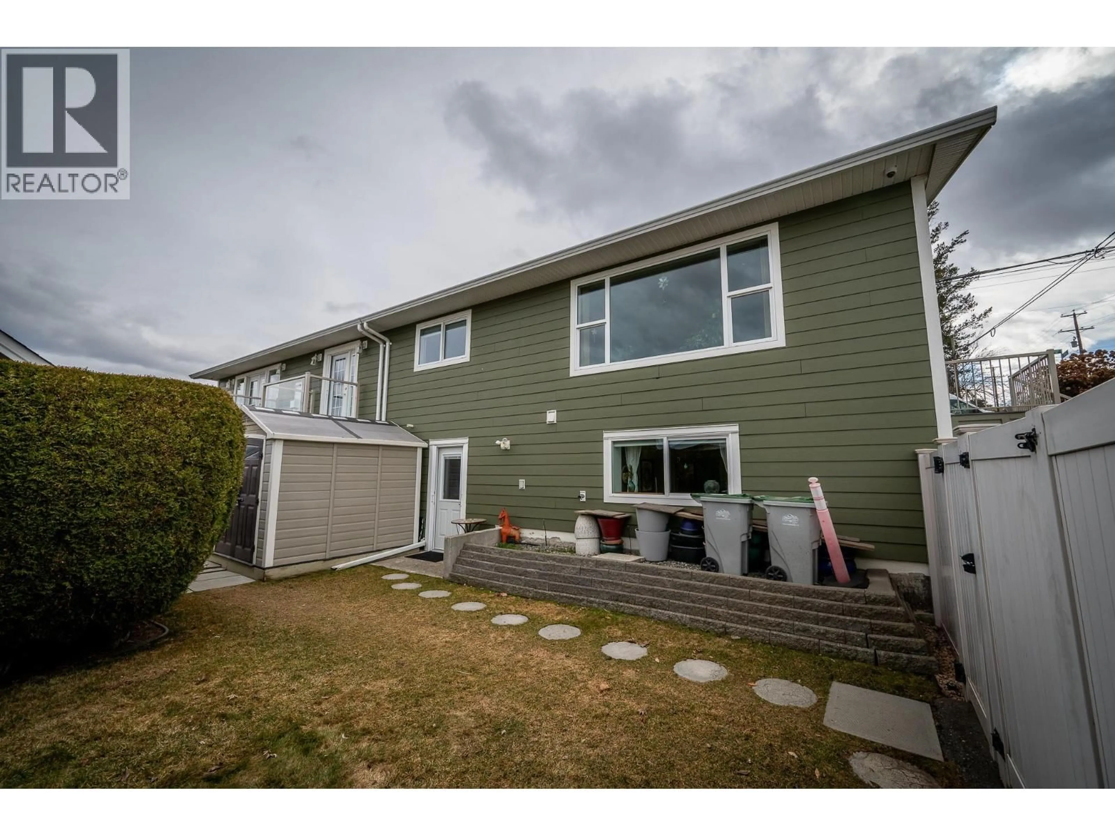 A pic from outside/outdoor area/front of a property/back of a property/a pic from drone, street for 696 LOMBARD STREET, Kamloops British Columbia V2C6W5