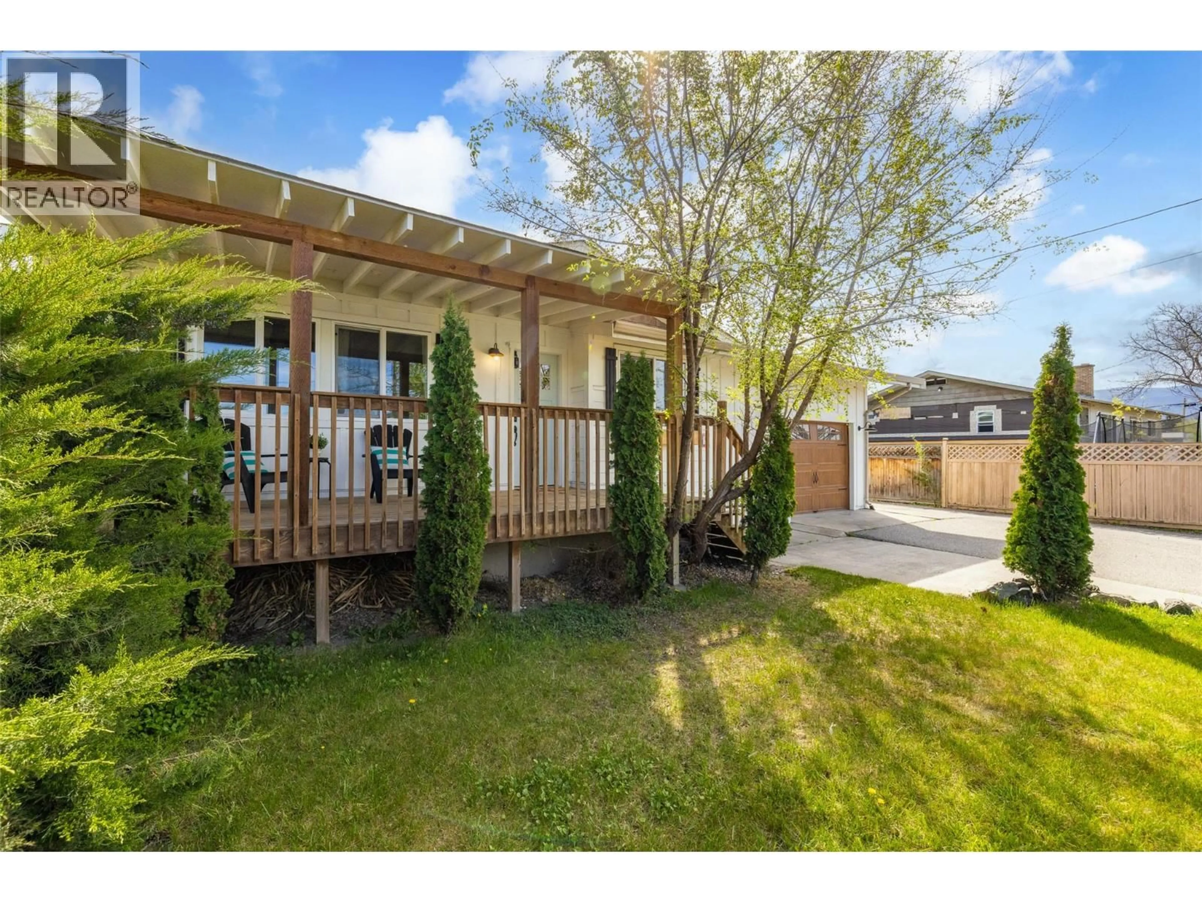 A pic from outside/outdoor area/front of a property/back of a property/a pic from drone, street for 505 HOLLYWOOD ROAD SOUTH, Kelowna British Columbia V1X3T2