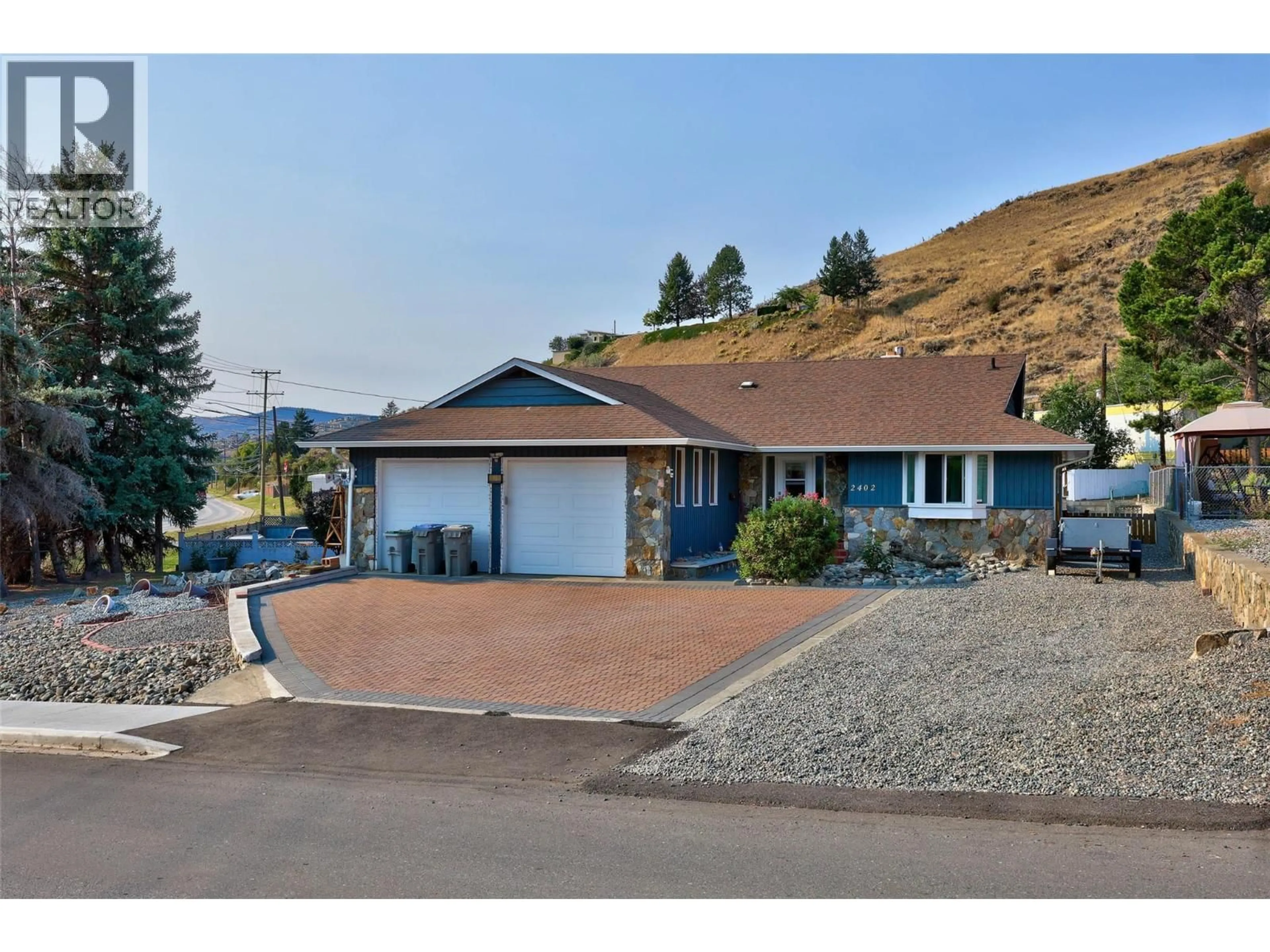 Home with vinyl exterior material, street for 2402 PARKVIEW DRIVE, Kamloops British Columbia V2B7J1