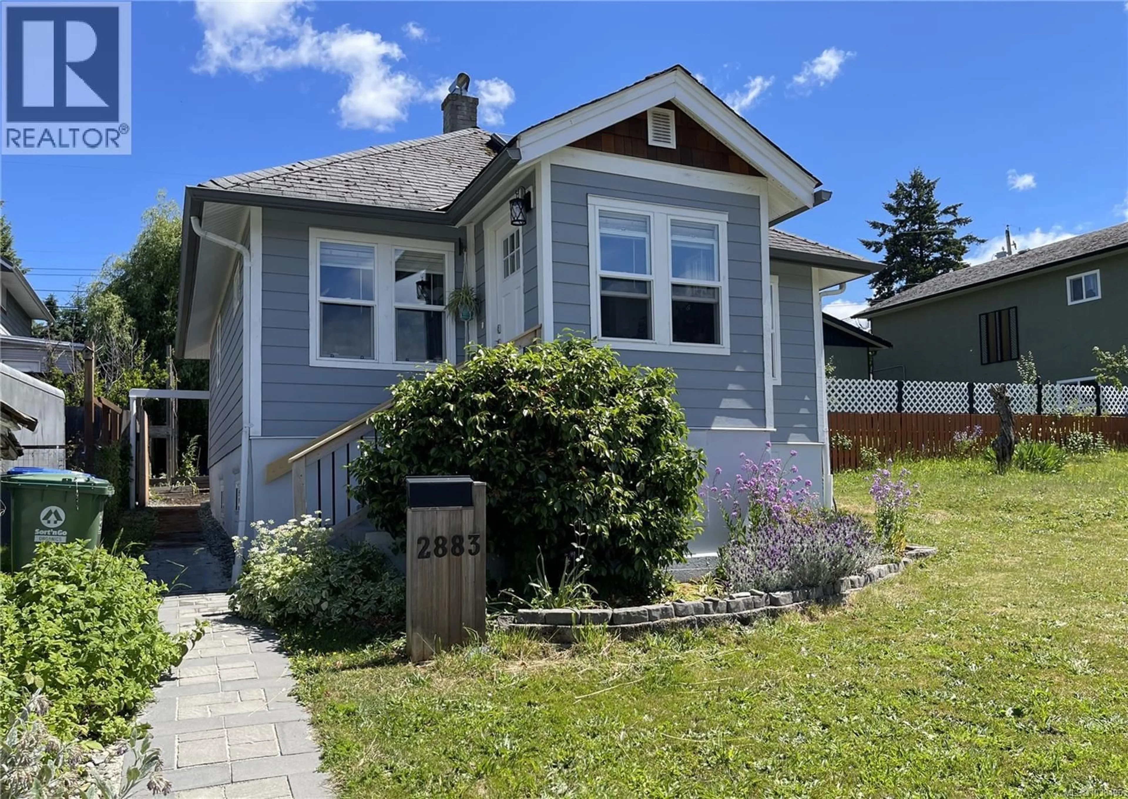 Home with vinyl exterior material, street for 2883 1ST AVENUE, Port Alberni British Columbia V9Y1Y5