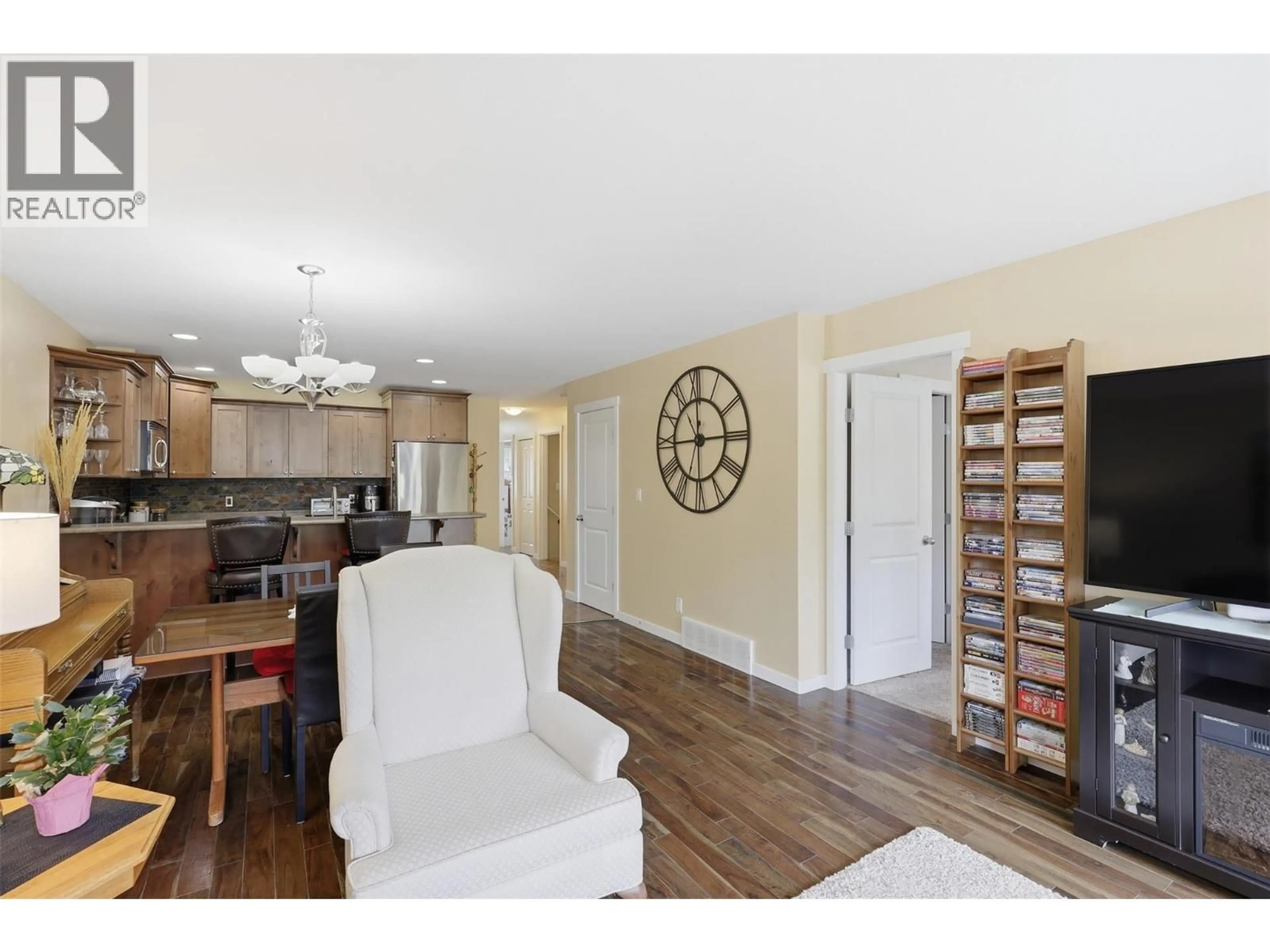 Open concept kitchen, wood/laminate floor for 5 - 930 STAGECOACH DRIVE, Kamloops British Columbia V2B0A9
