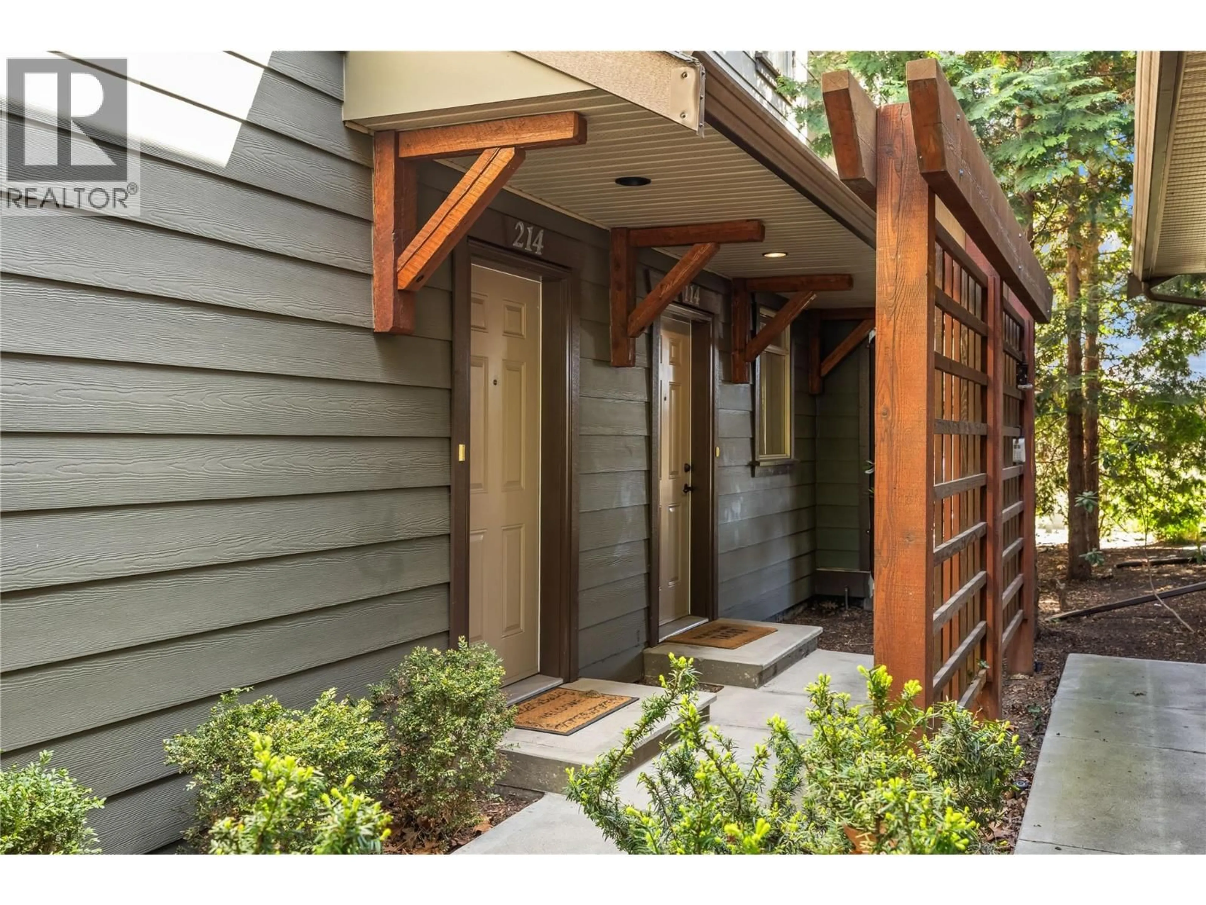 Indoor entryway for 114 - 511 YATES ROAD, Kelowna British Columbia V1V2X2