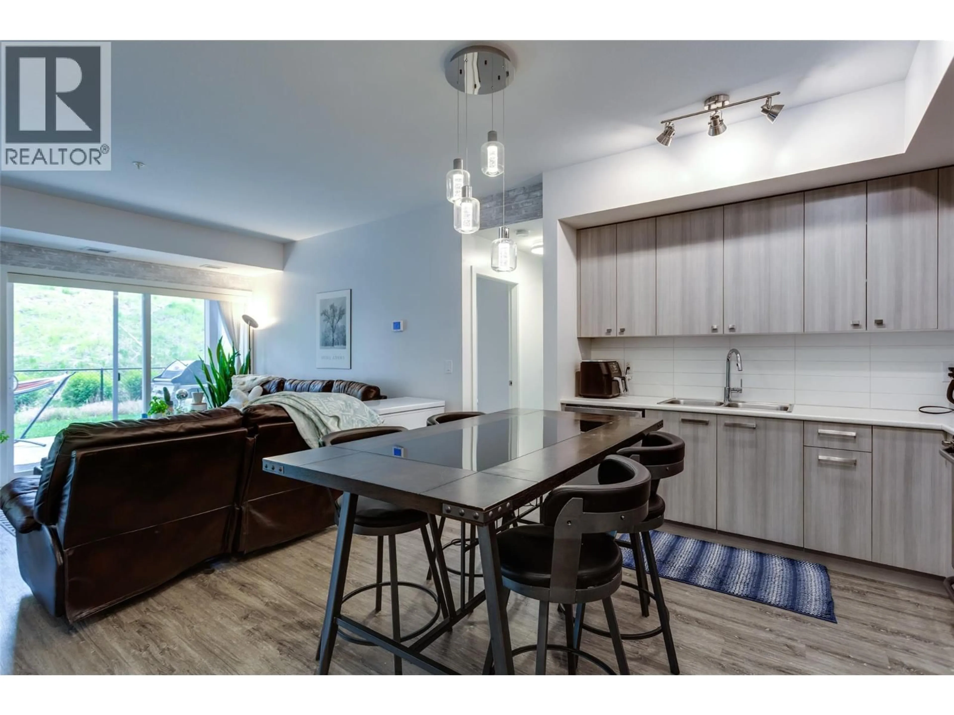 Open concept kitchen, wood/laminate floor for 118 - 935 ACADEMY WAY, Kelowna British Columbia V1V3A9