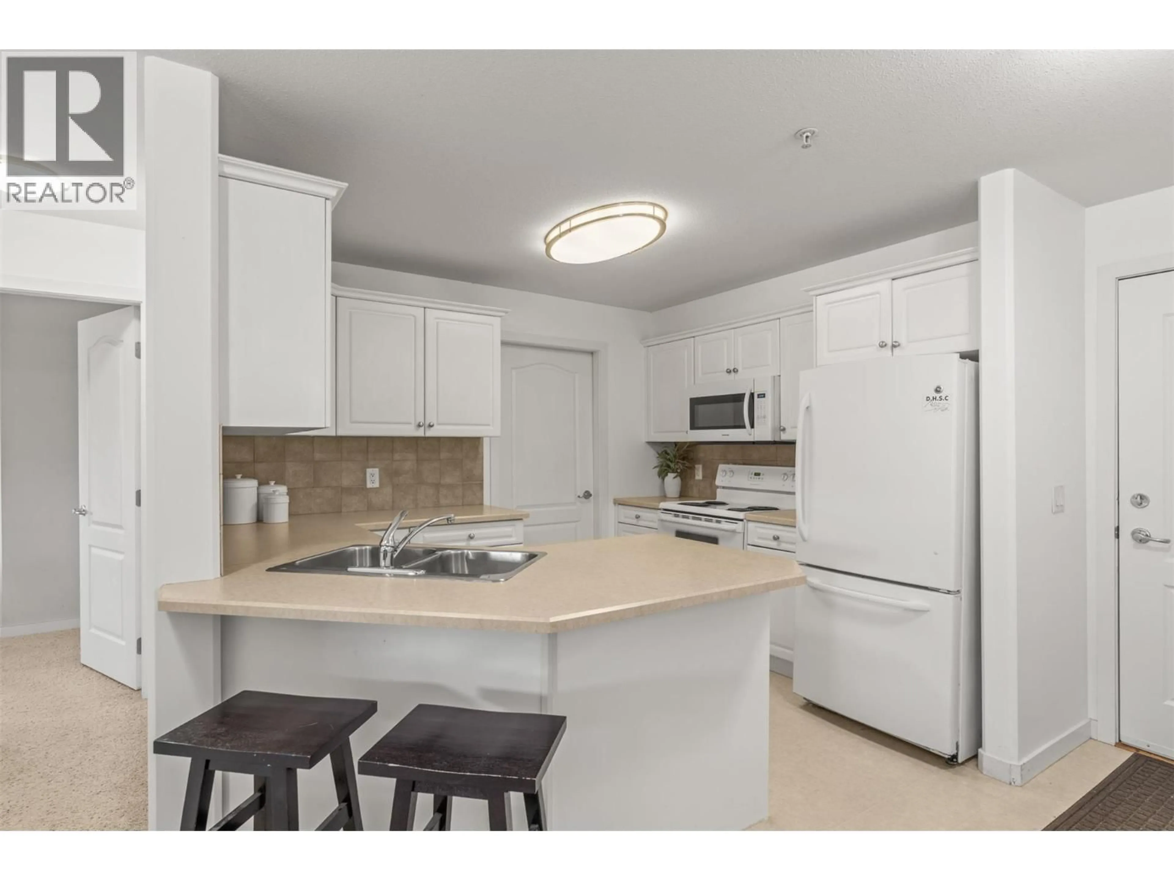 Standard kitchen, unknown for 107 - 260 FRANKLYN ROAD, Kelowna British Columbia V1X8C1