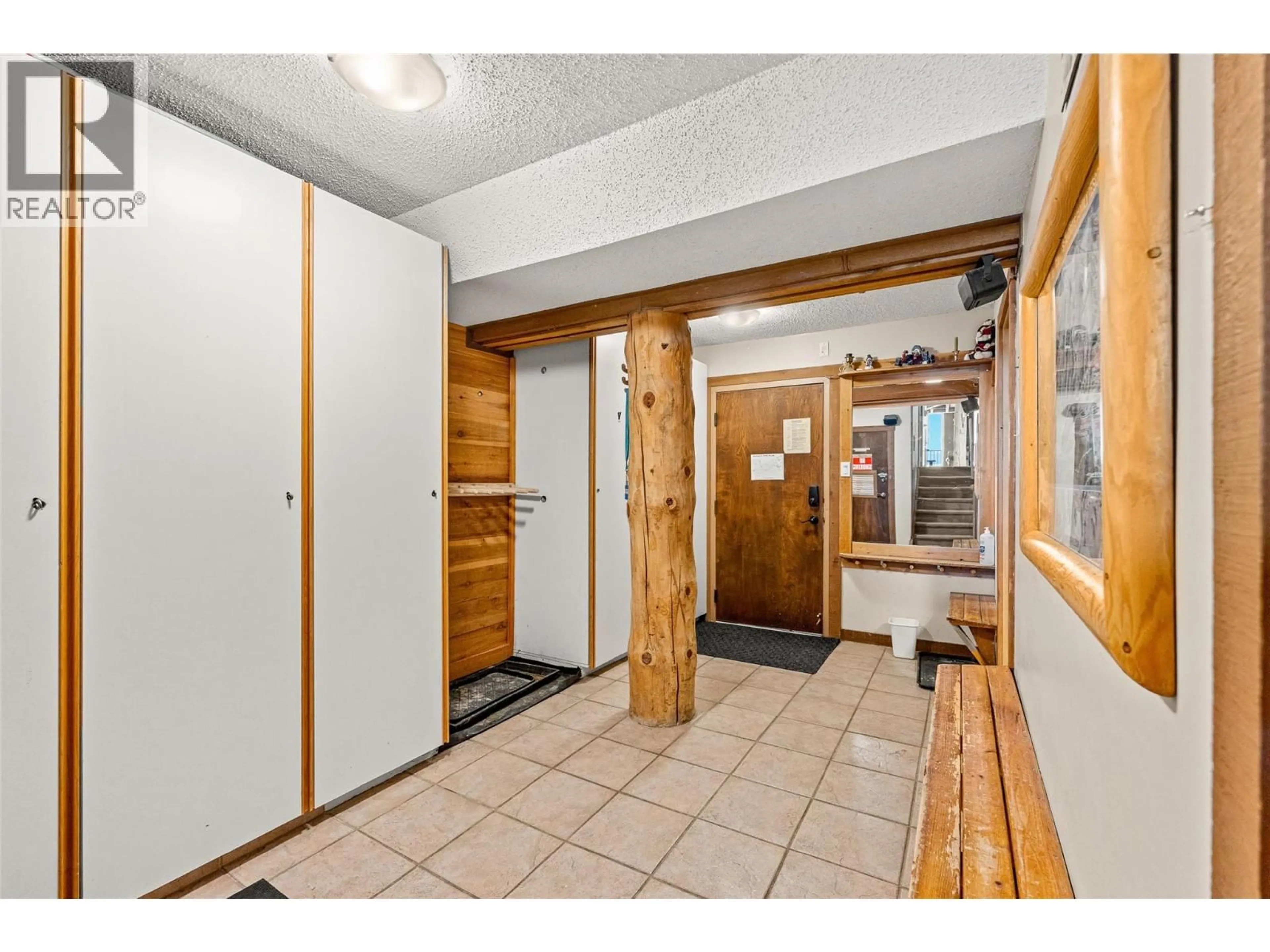 Indoor entryway for 610 - 7470 PORCUPINE ROAD, Big White British Columbia V1X4K5
