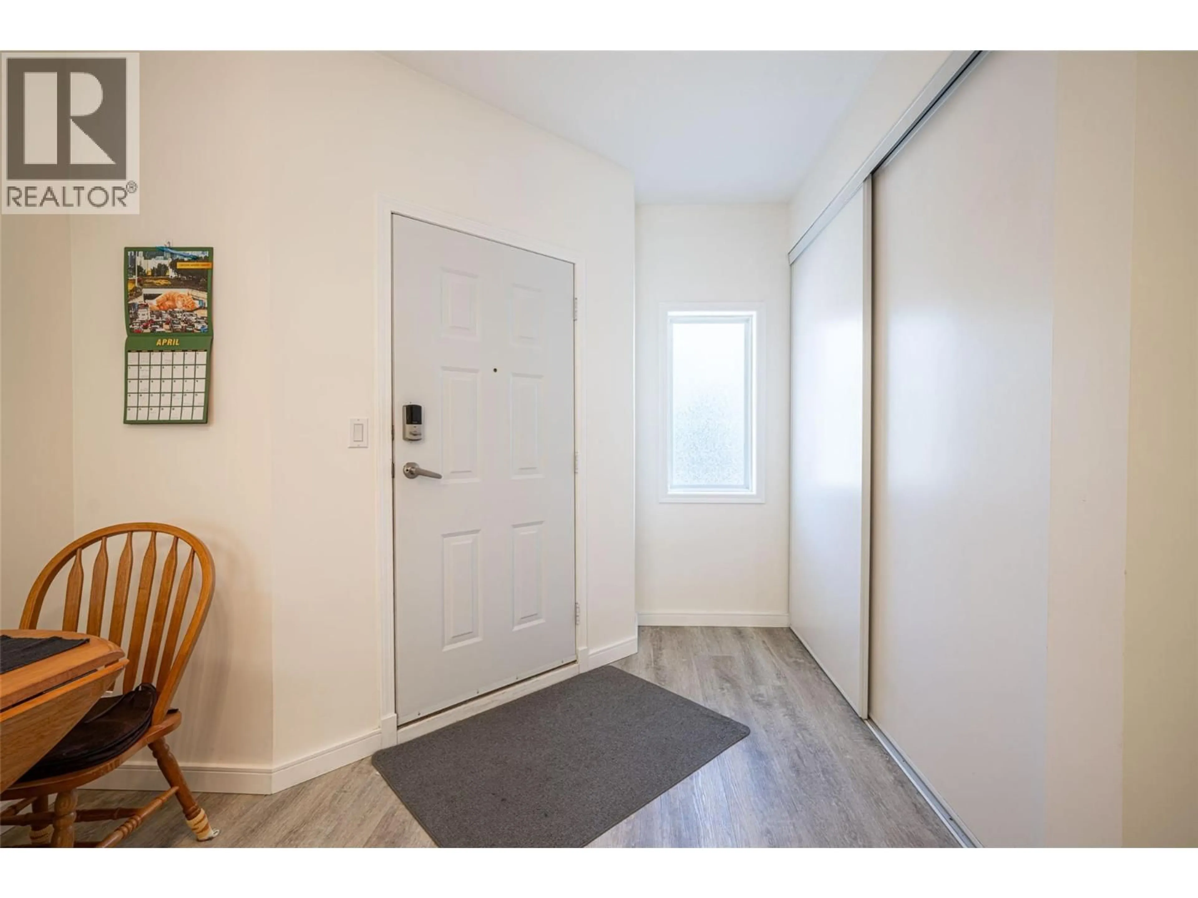Indoor entryway for 10 - 4800 HERITAGE DRIVE, Vernon British Columbia V1T7V4