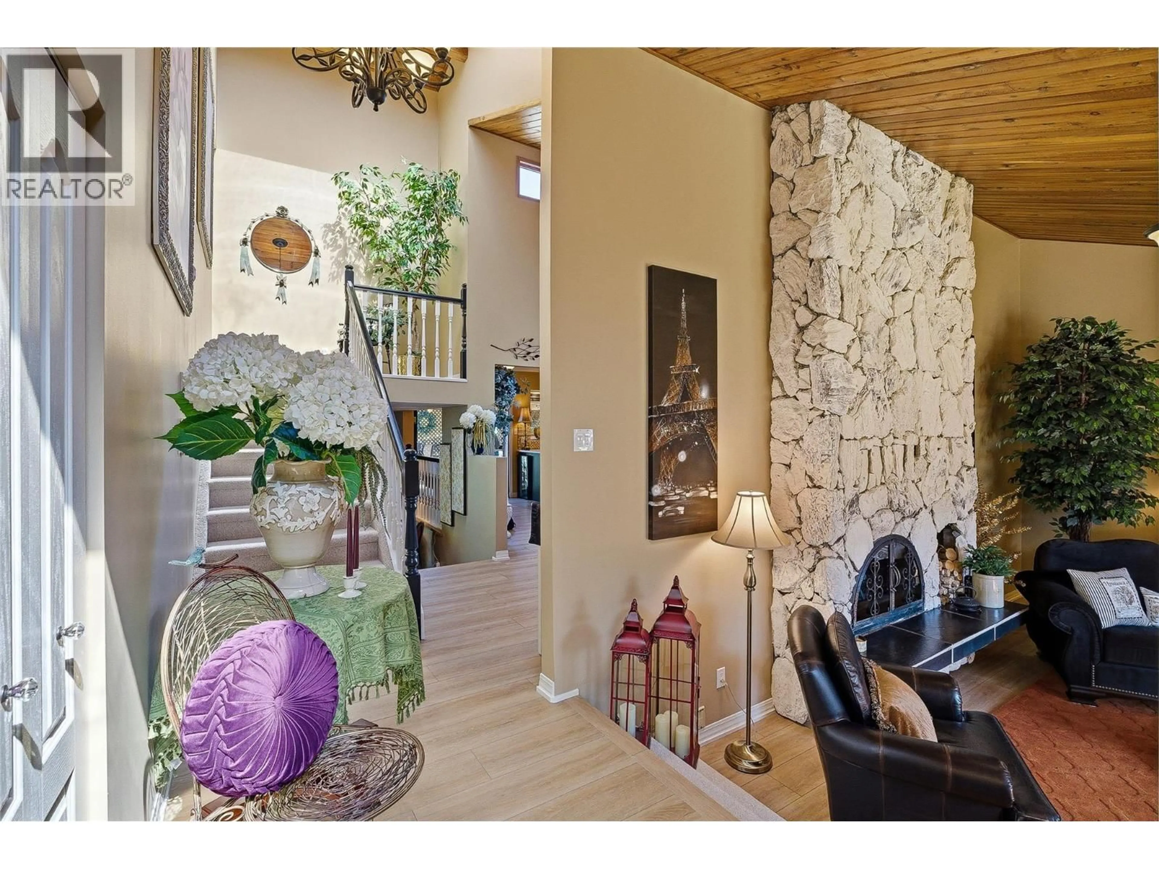 Indoor entryway for 2463 IRVINE AVENUE, Merritt British Columbia V1K4H4