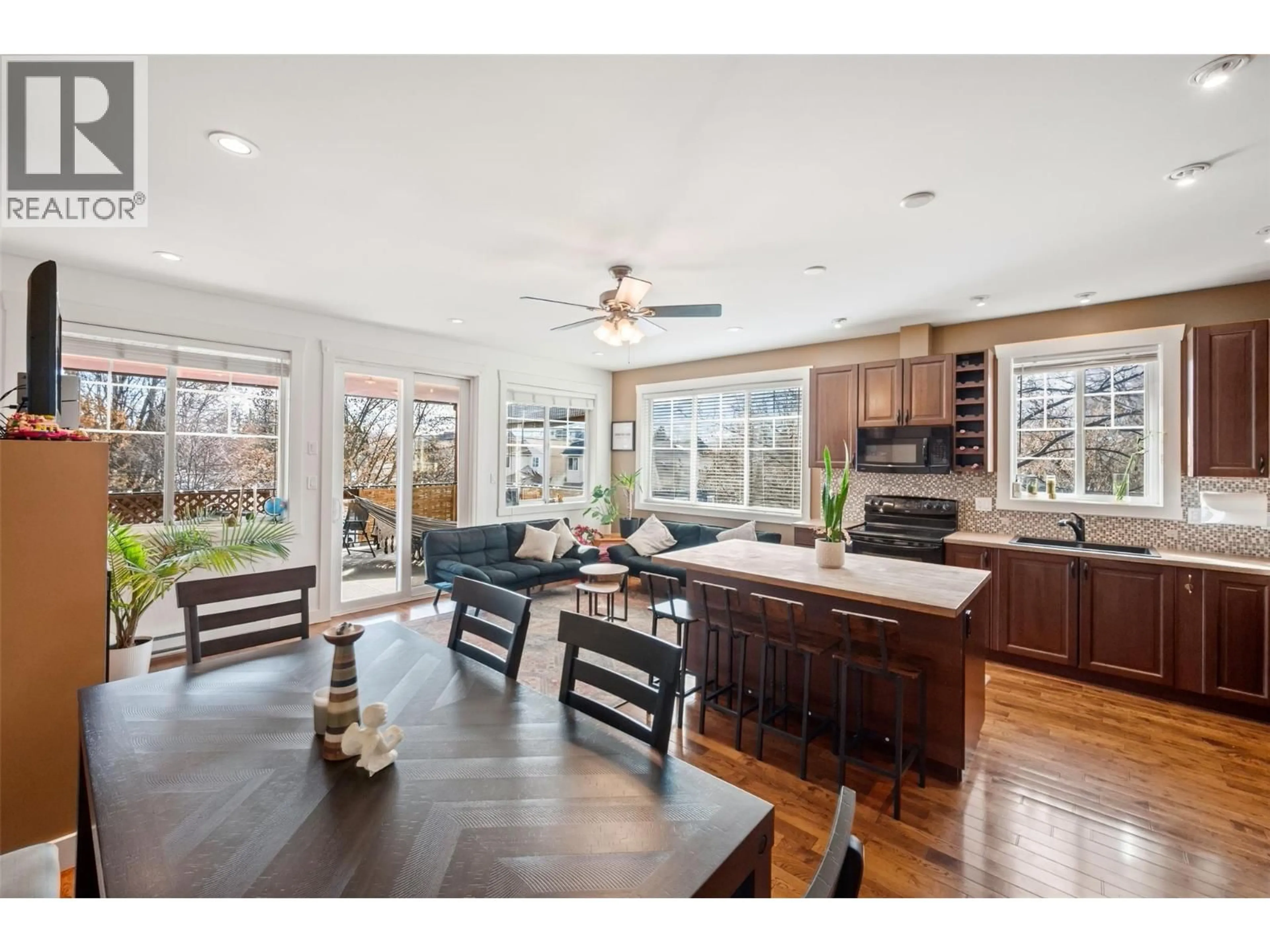 Open concept kitchen, unknown for 102 - 598 WADE AVENUE, Penticton British Columbia V2A1V5