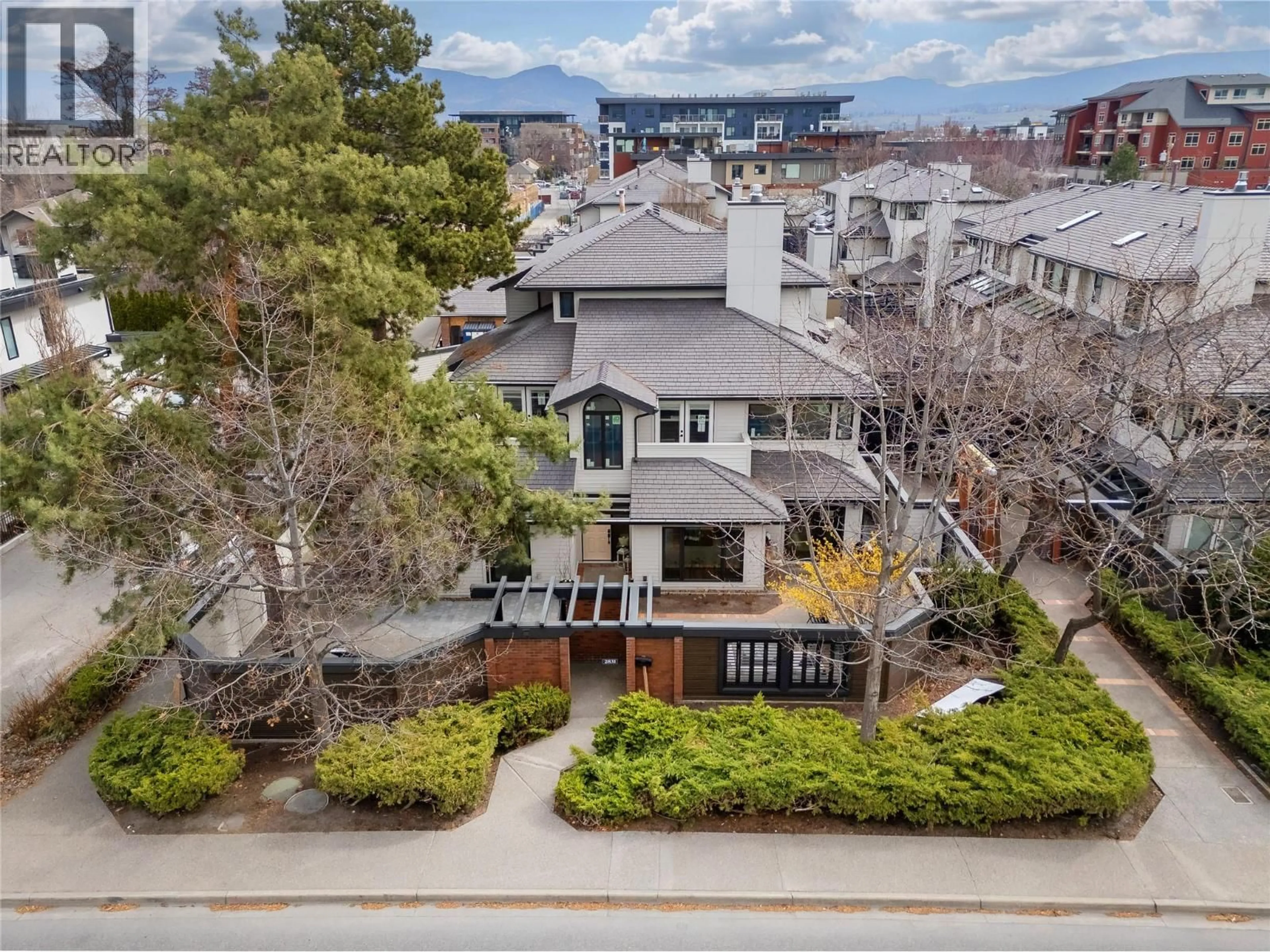 A pic from outside/outdoor area/front of a property/back of a property/a pic from drone, city buildings view from balcony for 2831 ABBOTT STREET, Kelowna British Columbia V1Y1G5