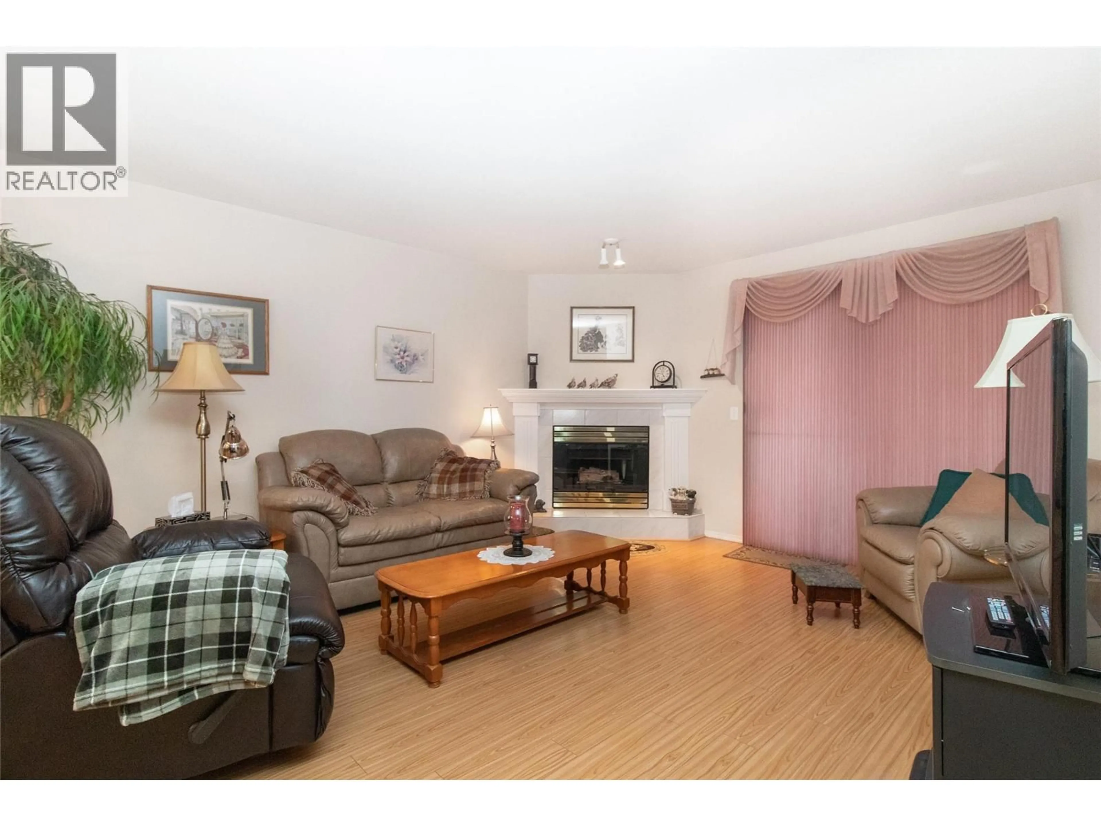 Living room with furniture, unknown for 38 - 1874 PARKVIEW CRESCENT, Kelowna British Columbia V1X7G6