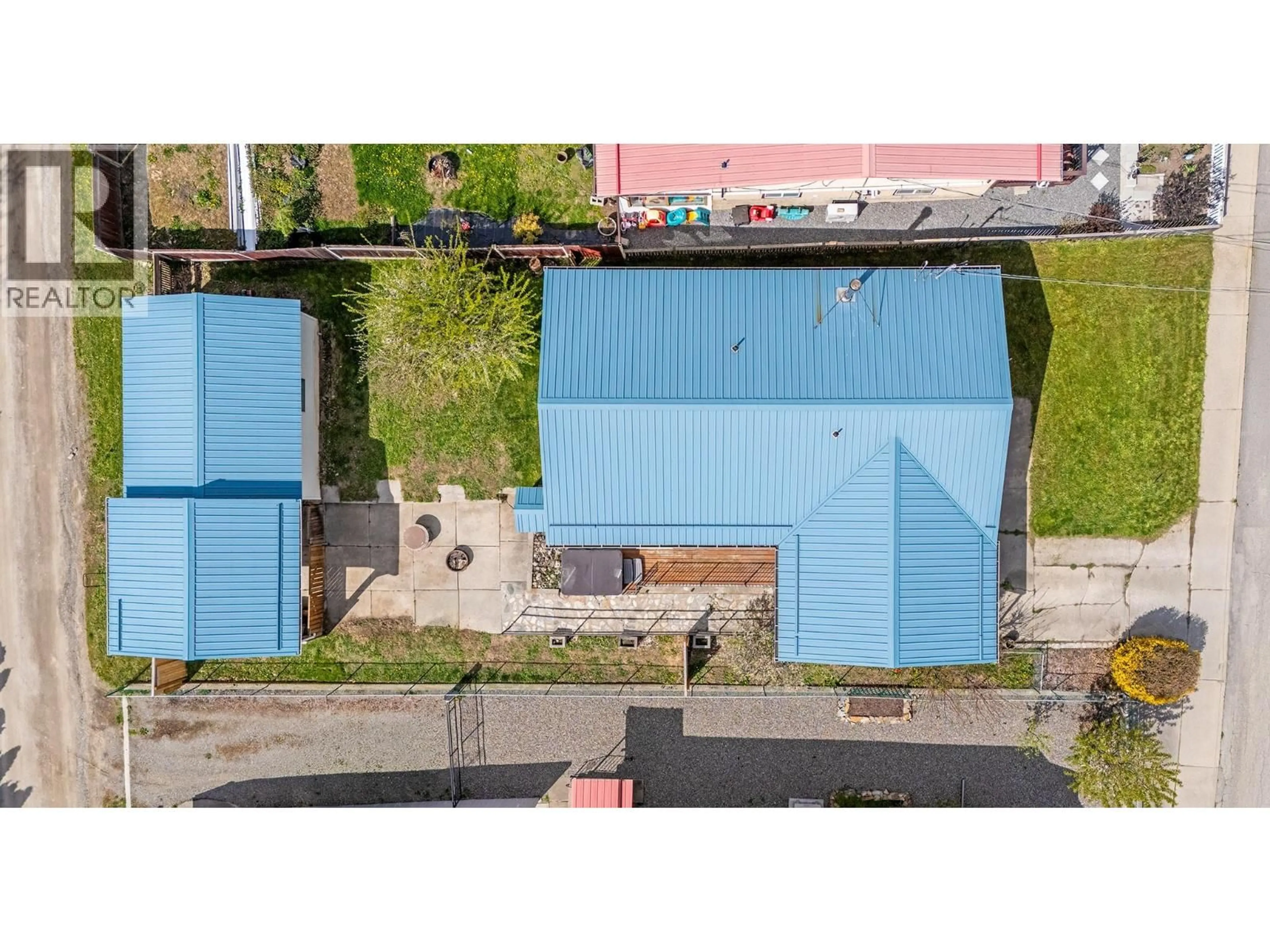 A pic from outside/outdoor area/front of a property/back of a property/a pic from drone, street for 129 9TH AVENUE SOUTH, Creston British Columbia V0B1G3
