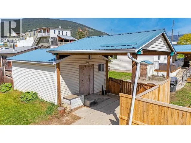 129 9TH AVENUE SOUTH, Creston 3