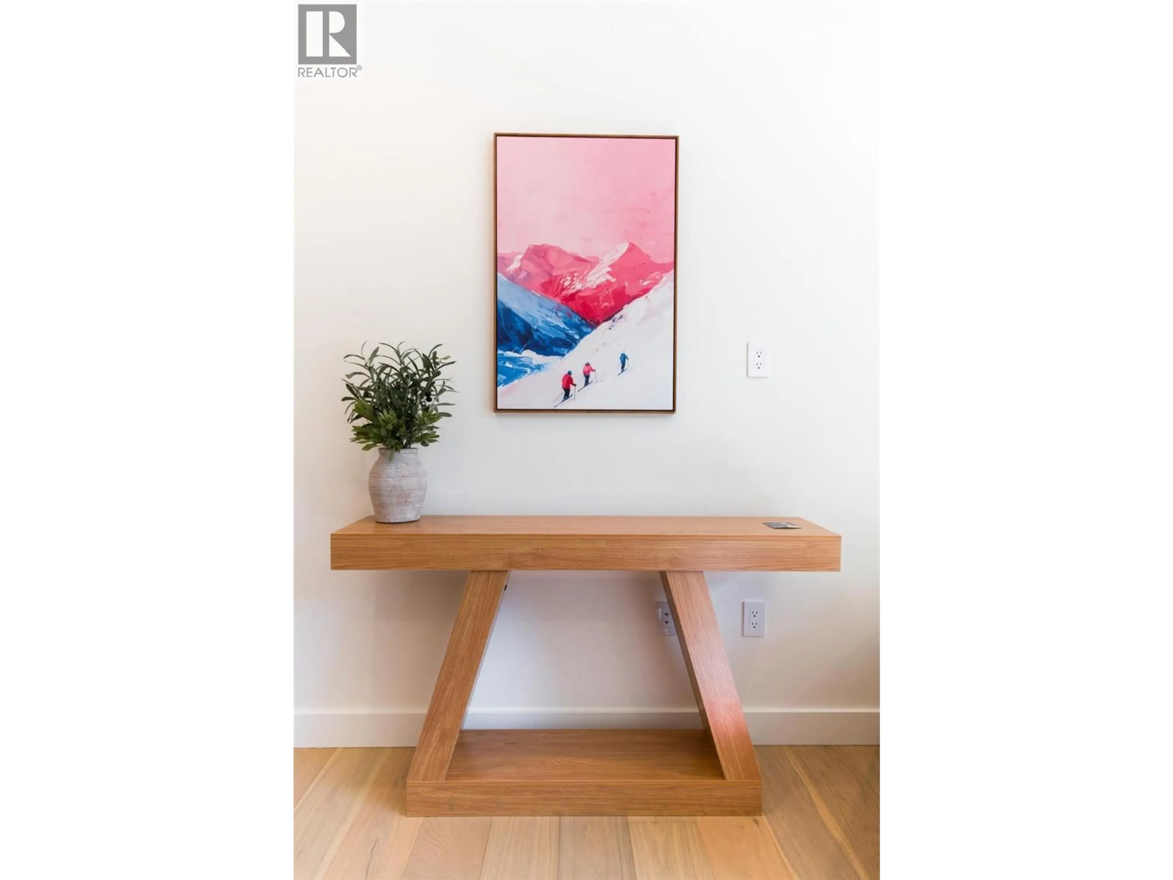 Indoor entryway for 1104 - 1702 COURSIER AVENUE, Revelstoke British Columbia V0E2S1